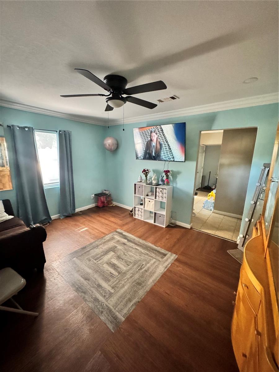 Image 2 of 7 For 3212 Henry Avenue