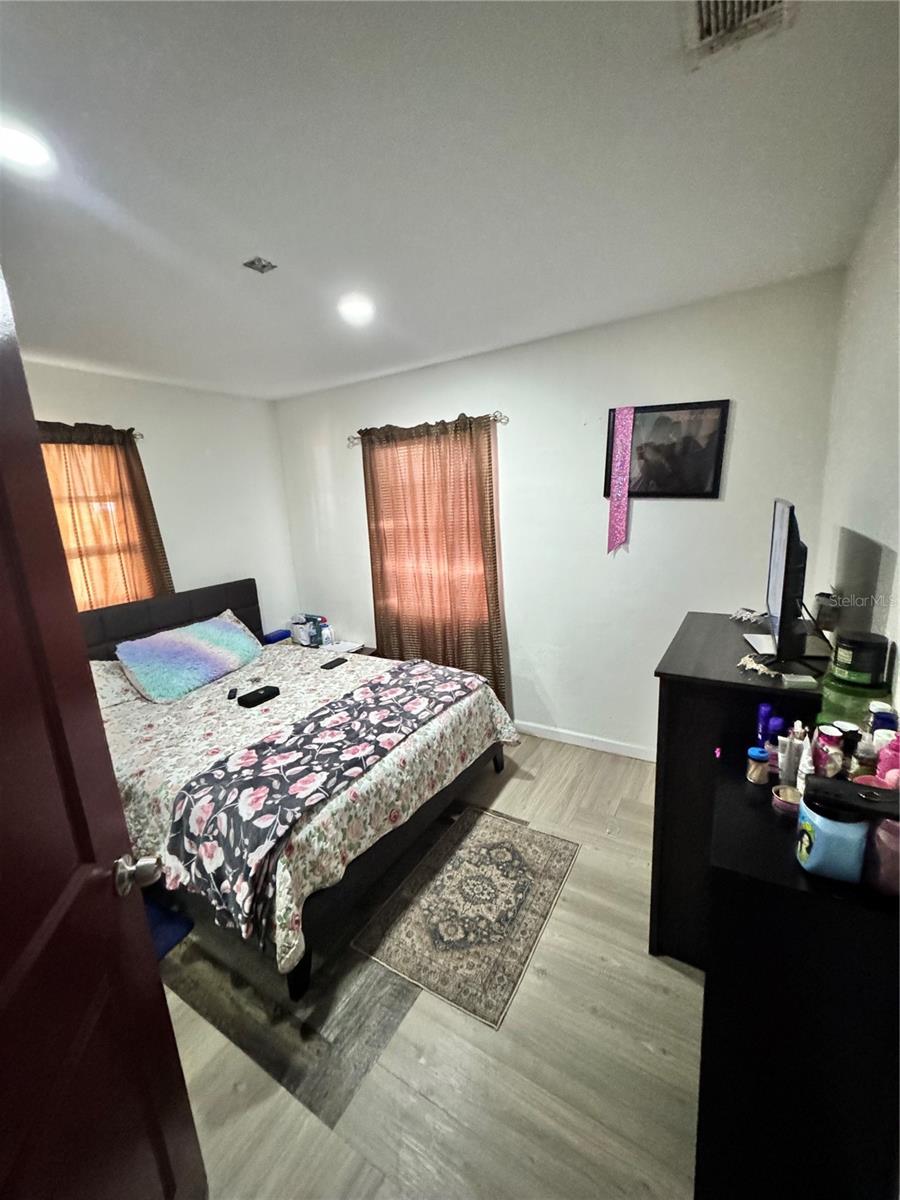 Image 3 of 7 For 3212 Henry Avenue