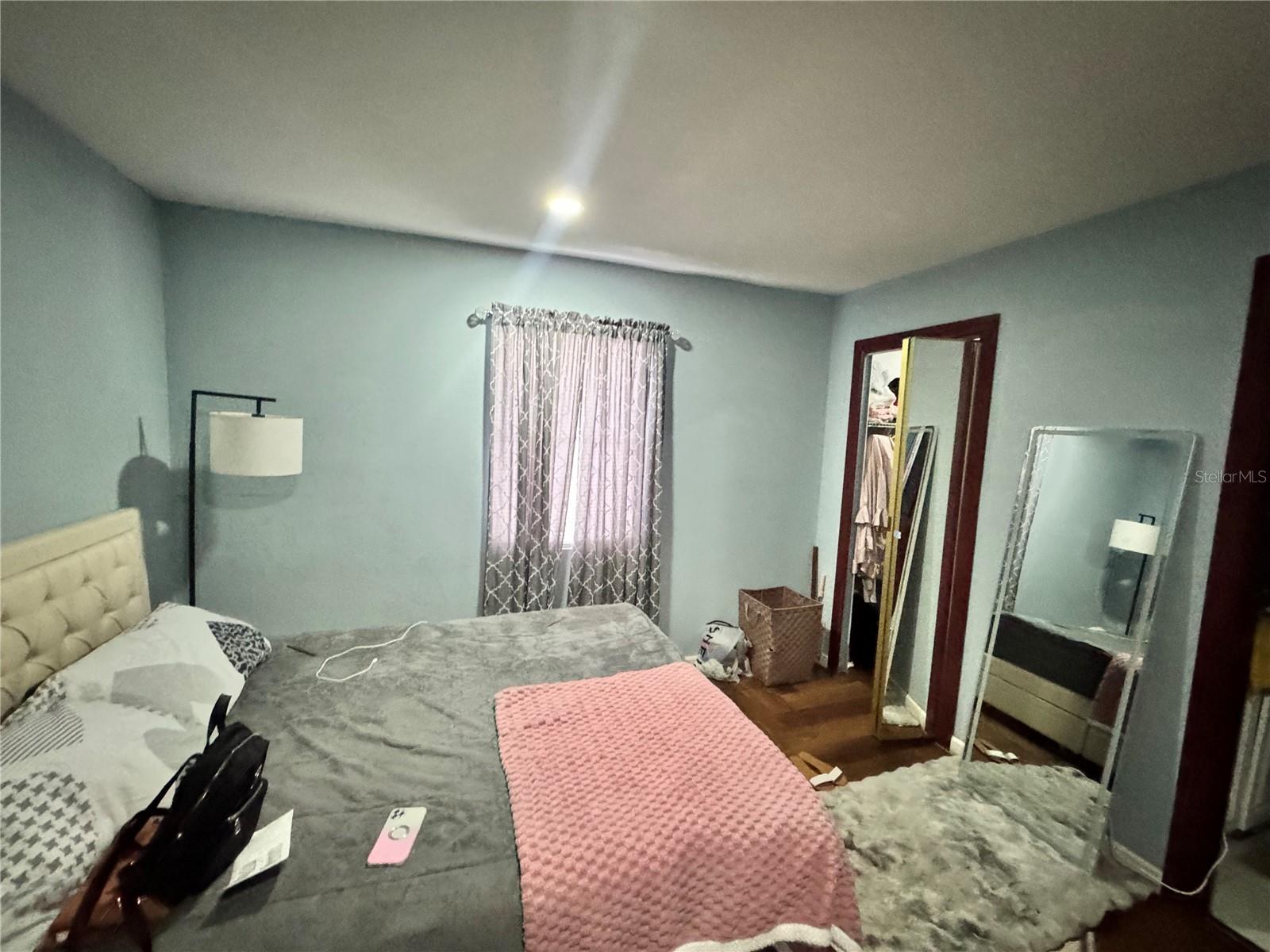 Image 5 of 7 For 3212 Henry Avenue