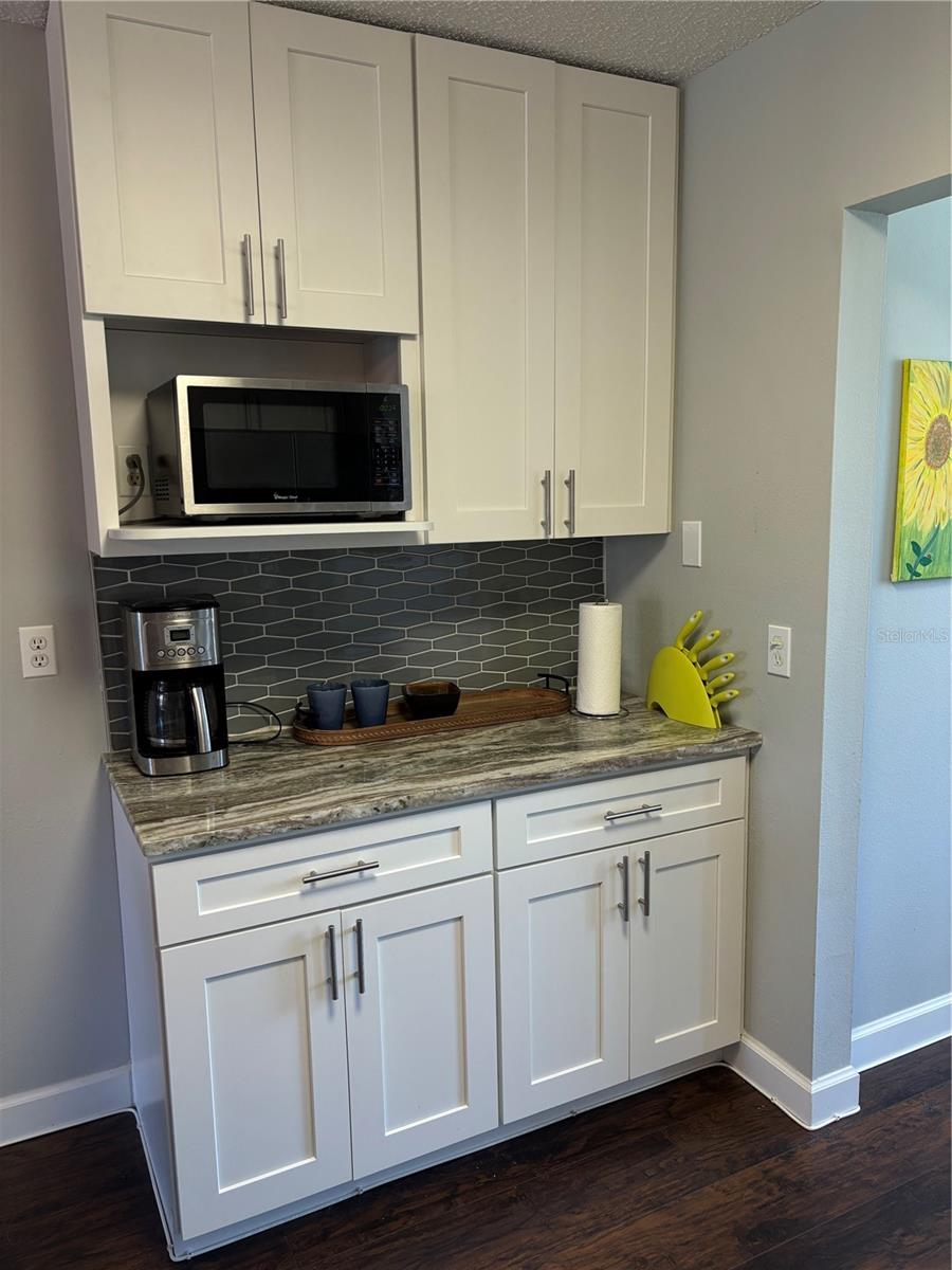 Image 11 of 20 For 2456 Ecuadorian Way 42