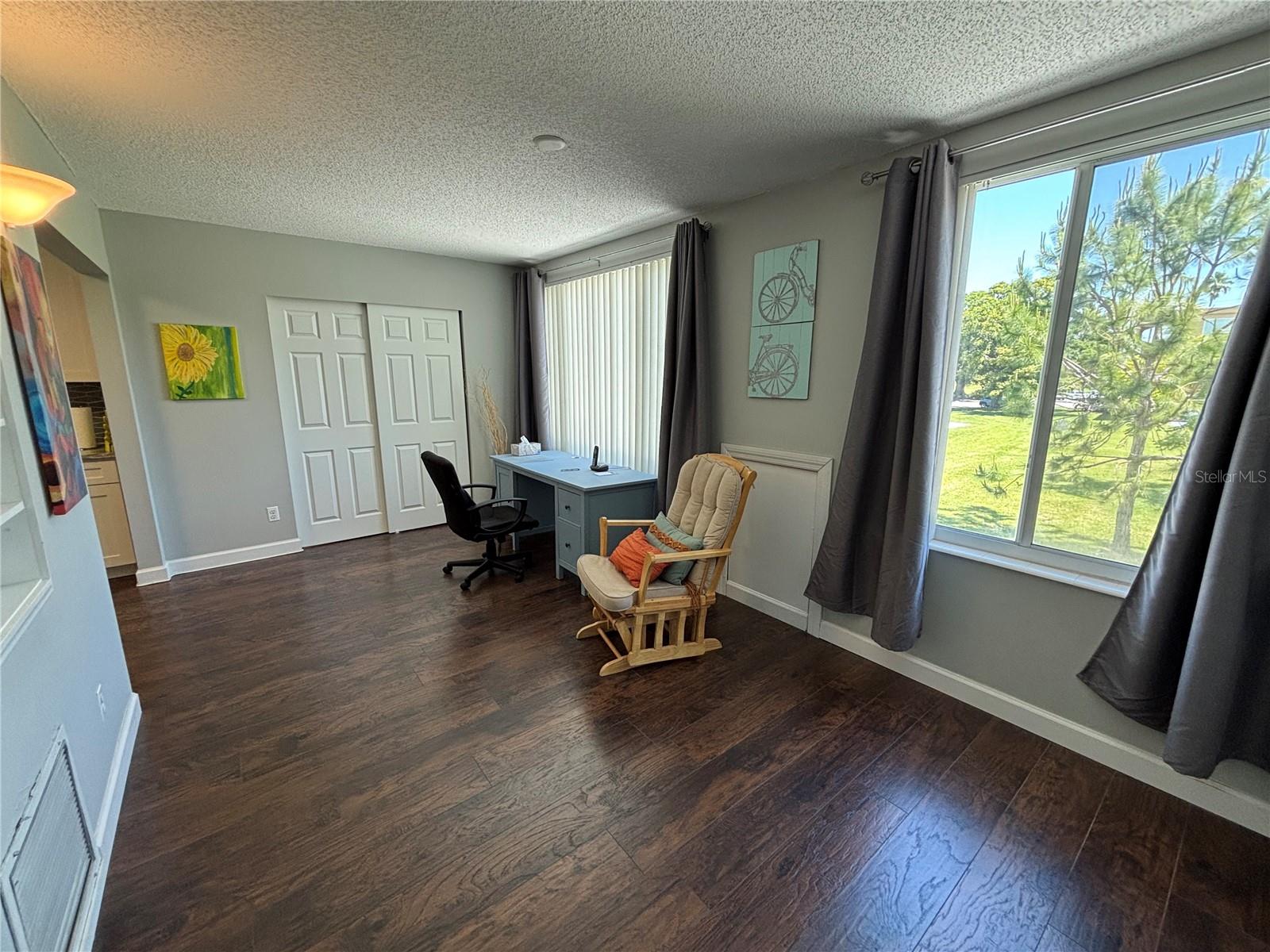 Image 13 of 20 For 2456 Ecuadorian Way 42