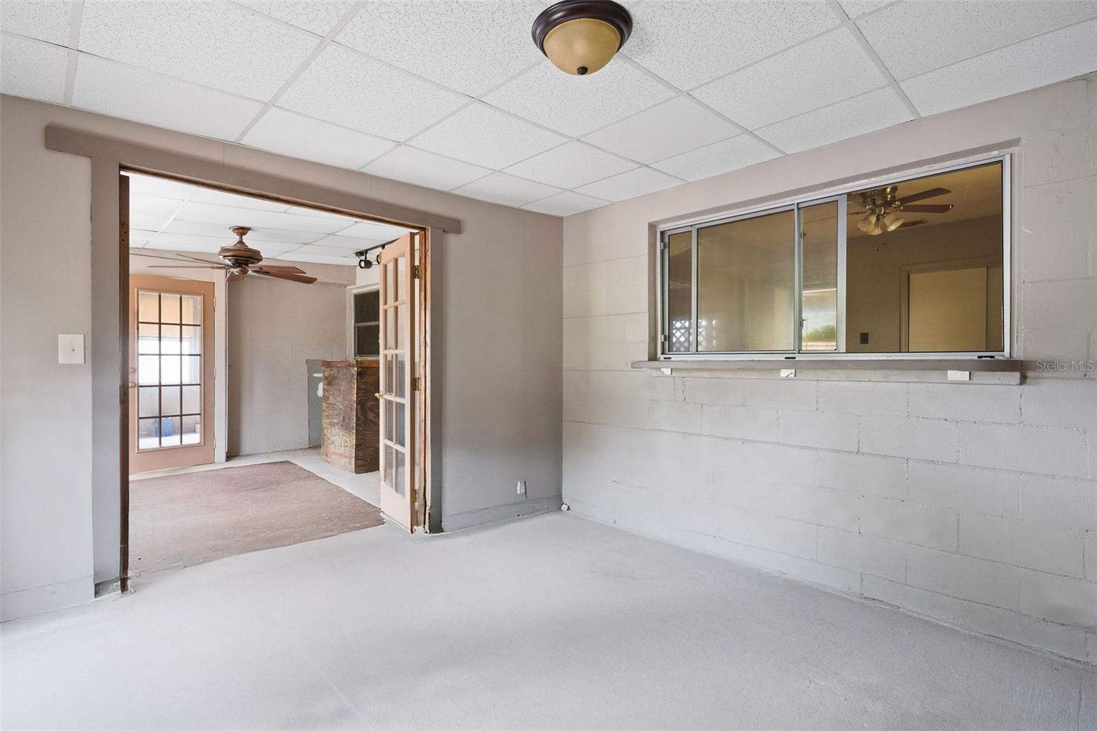 Listing photo id 11 for 7141 56th Street N