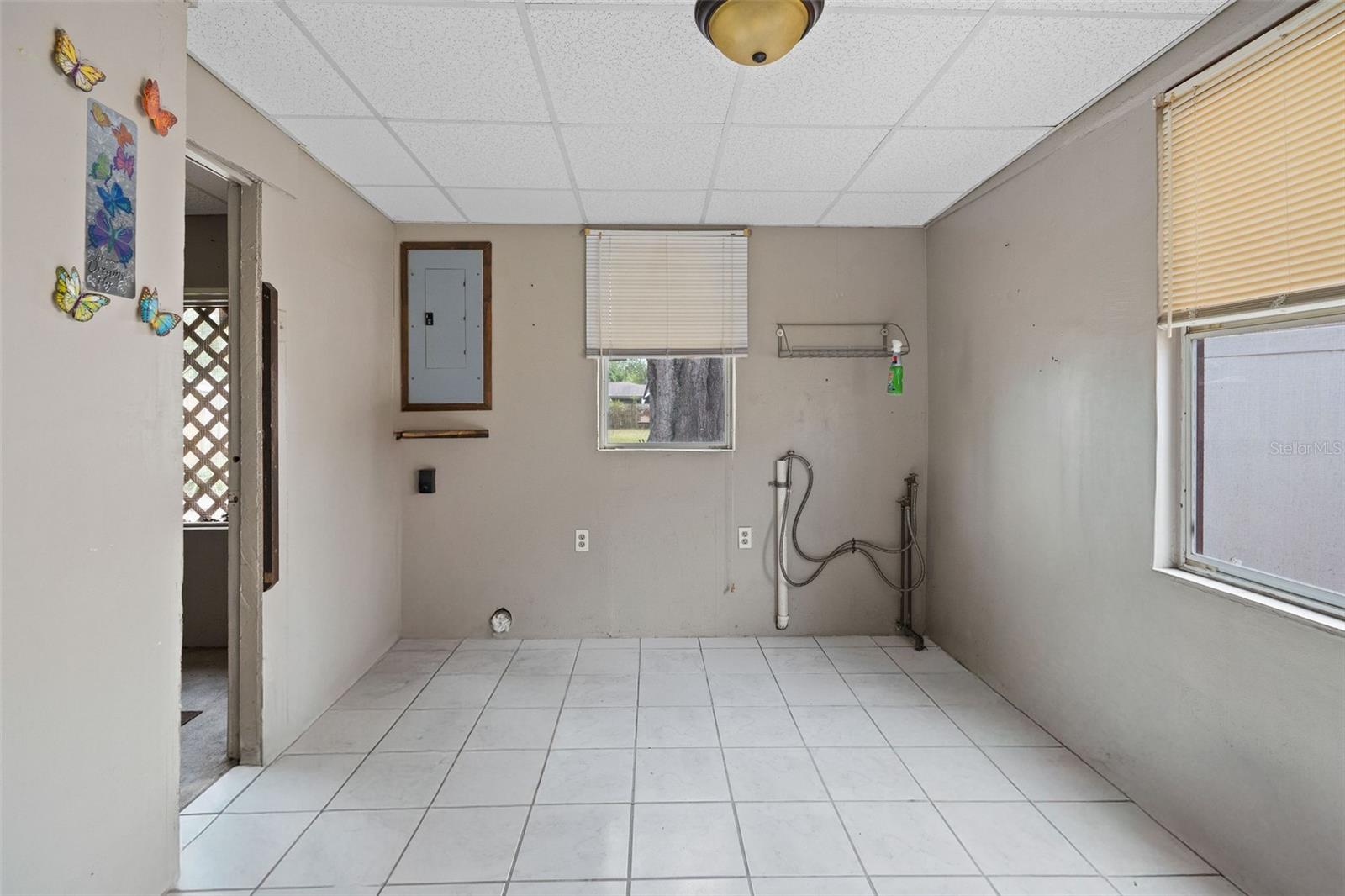 Listing photo id 13 for 7141 56th Street N