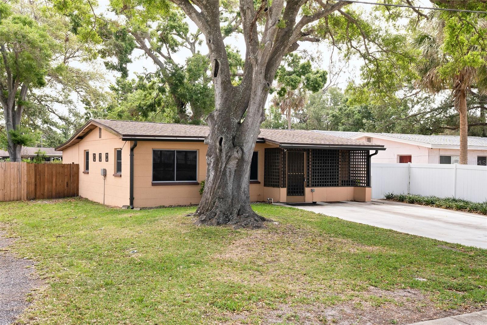 Listing photo id 0 for 7141 56th Street N