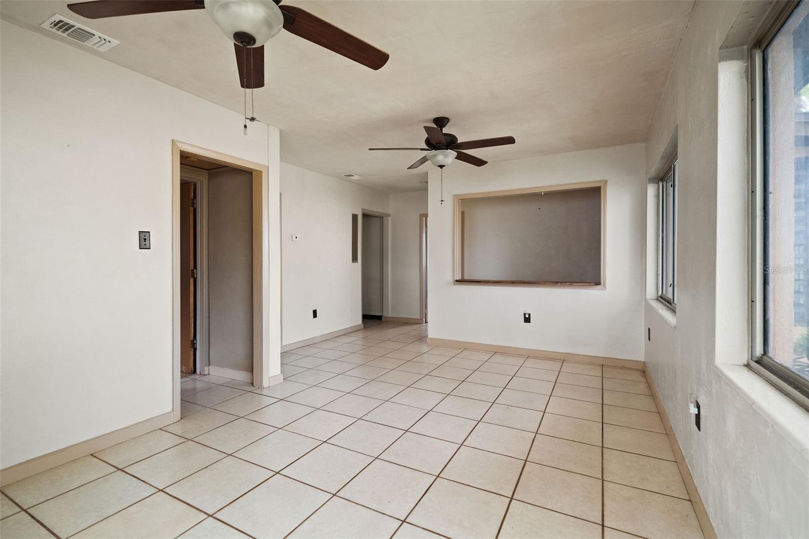 Listing photo id 2 for 7141 56th Street N
