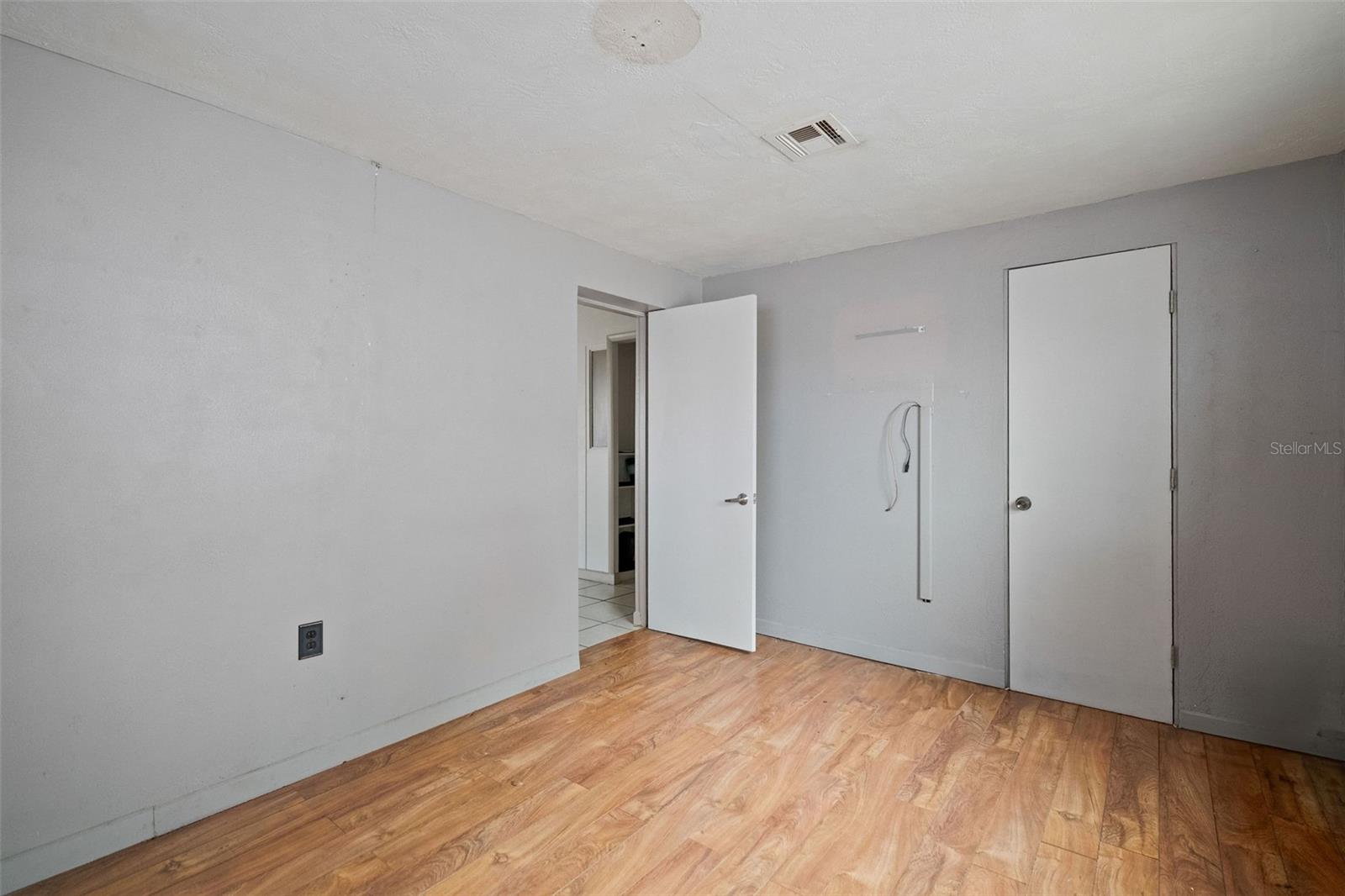 Listing photo id 7 for 7141 56th Street N