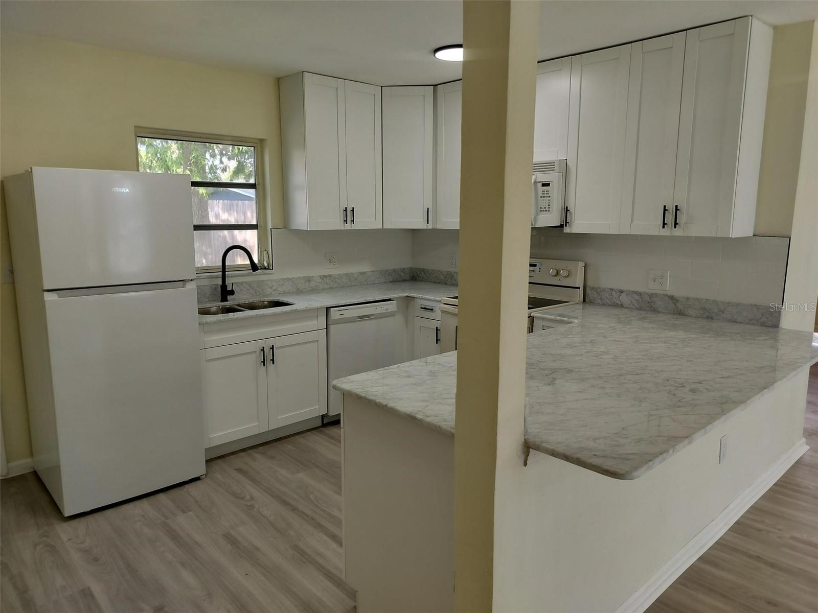 Listing photo id 2 for 6646 Del Prado Terrace
