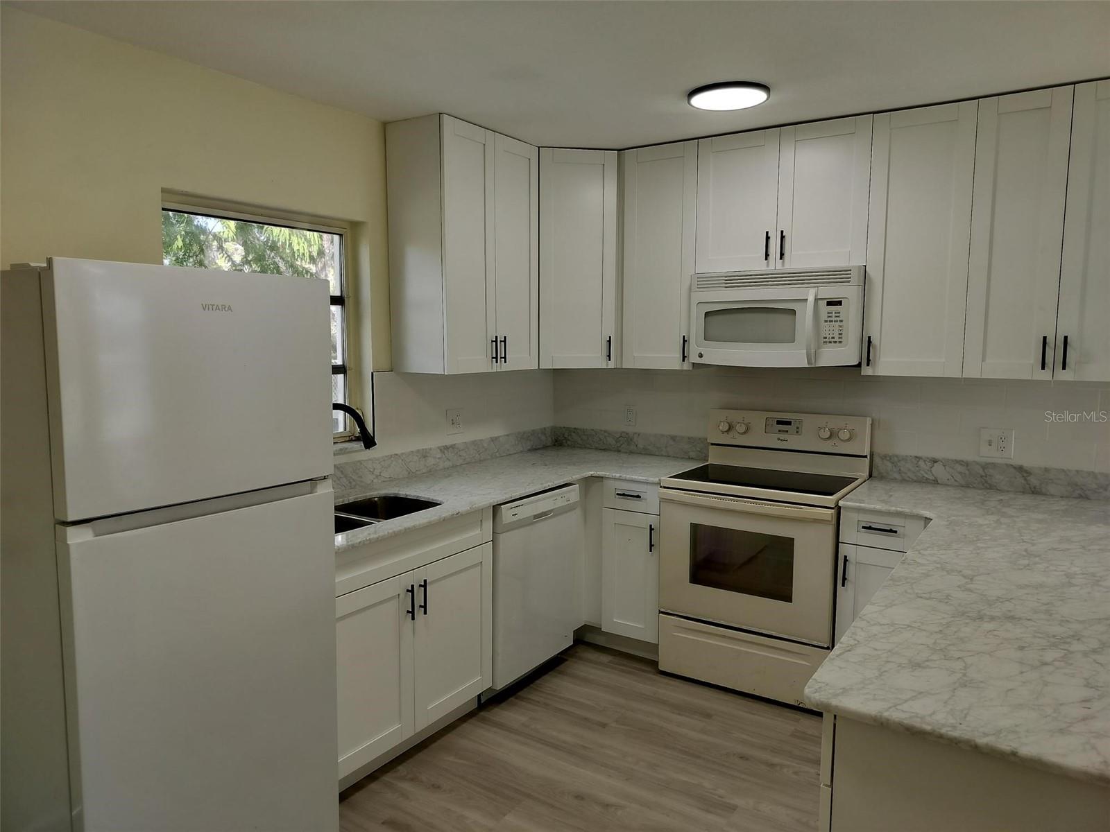 Listing photo id 3 for 6646 Del Prado Terrace