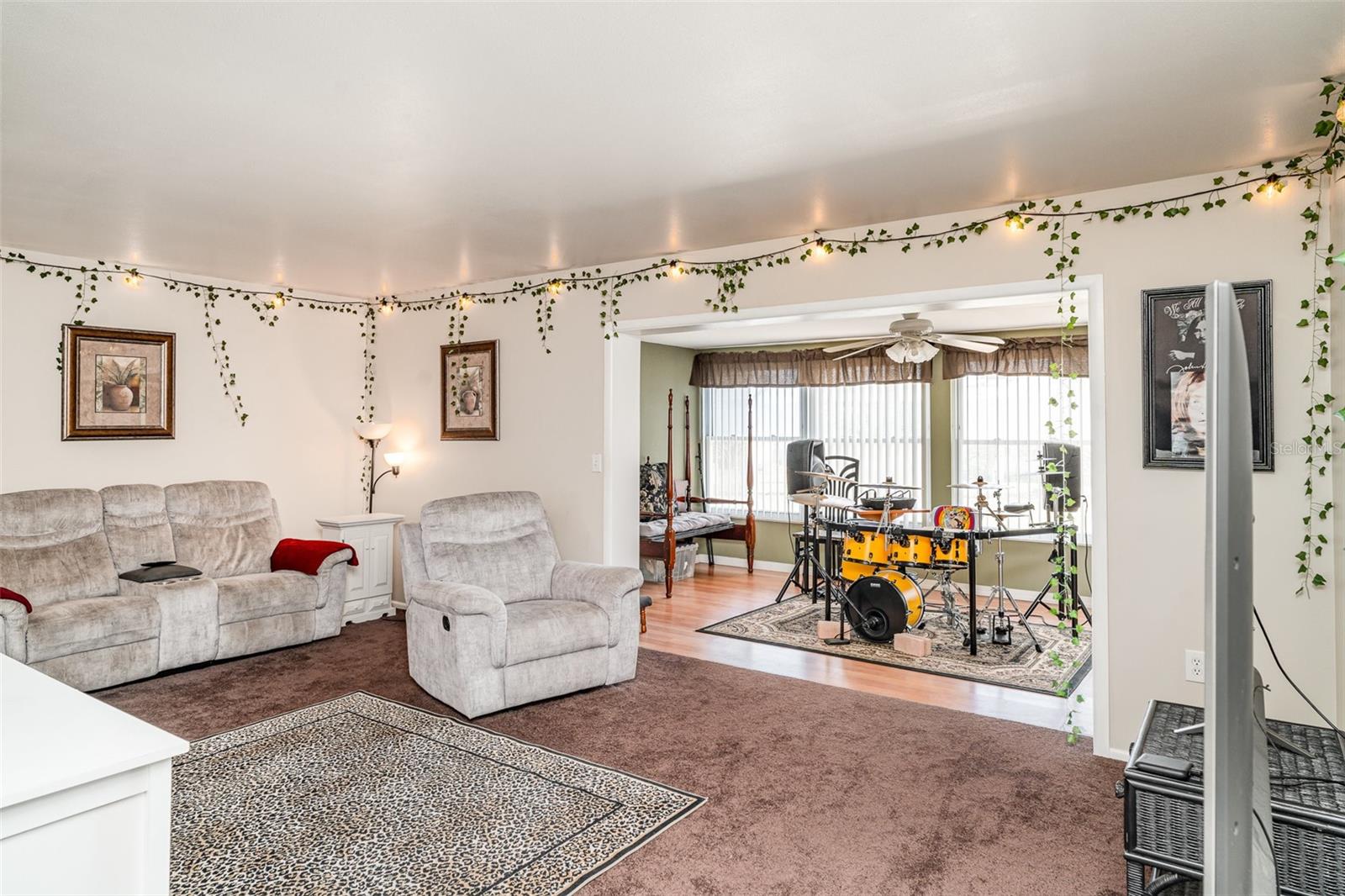 Image 8 of 22 For 1528 Chevy Chase Drive