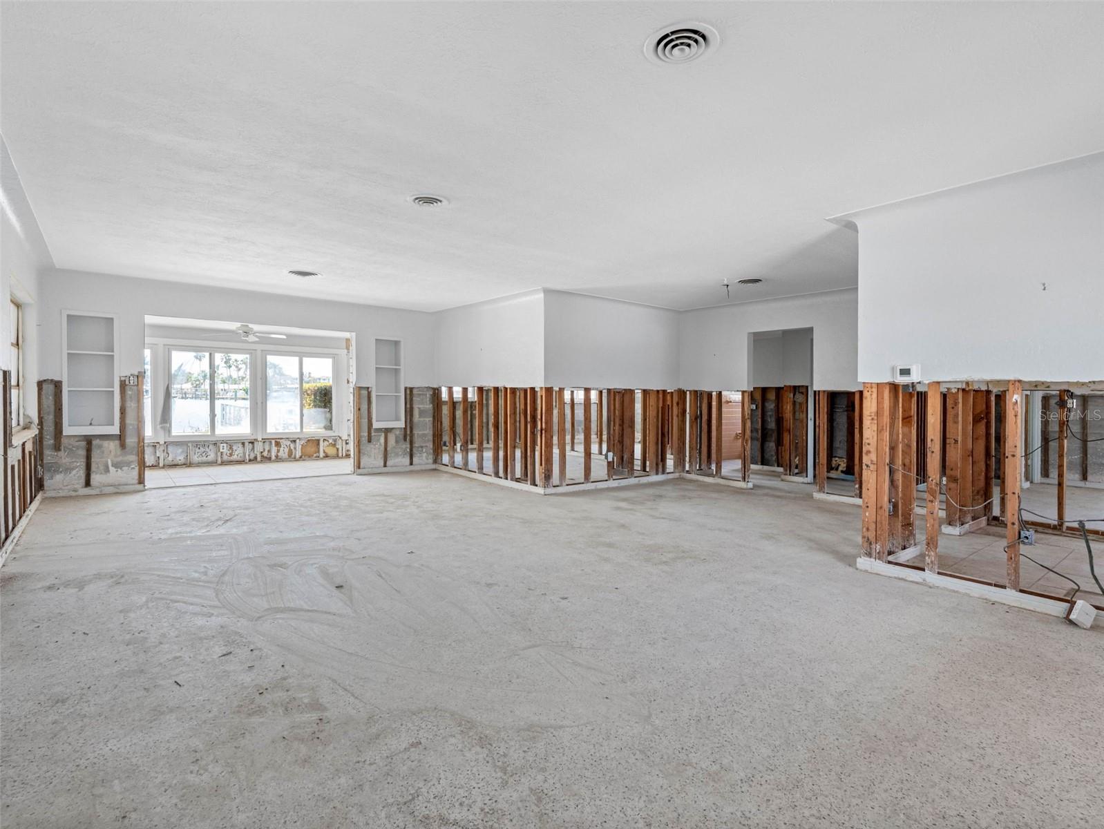 Listing photo id 8 for 455 115th Avenue