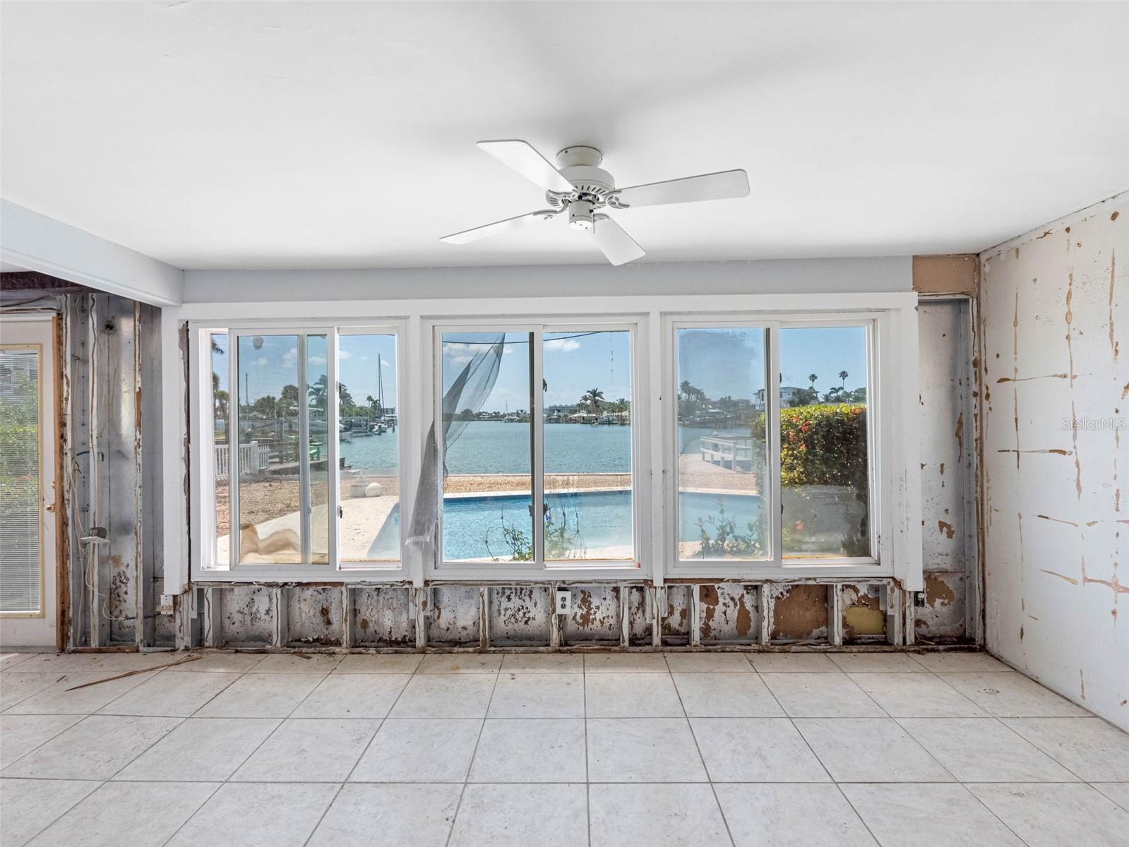 Listing photo id 9 for 455 115th Avenue