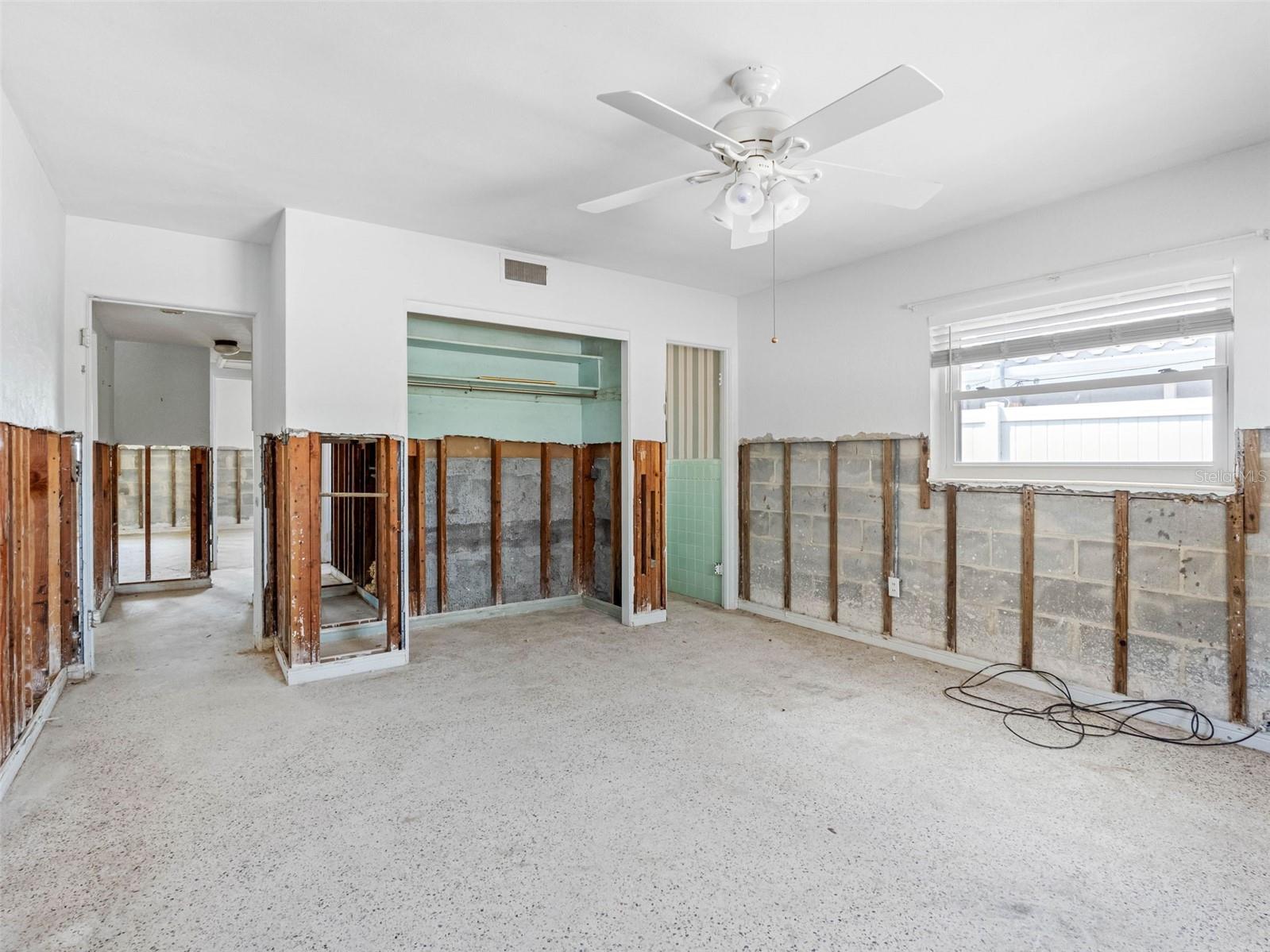 Listing photo id 10 for 455 115th Avenue