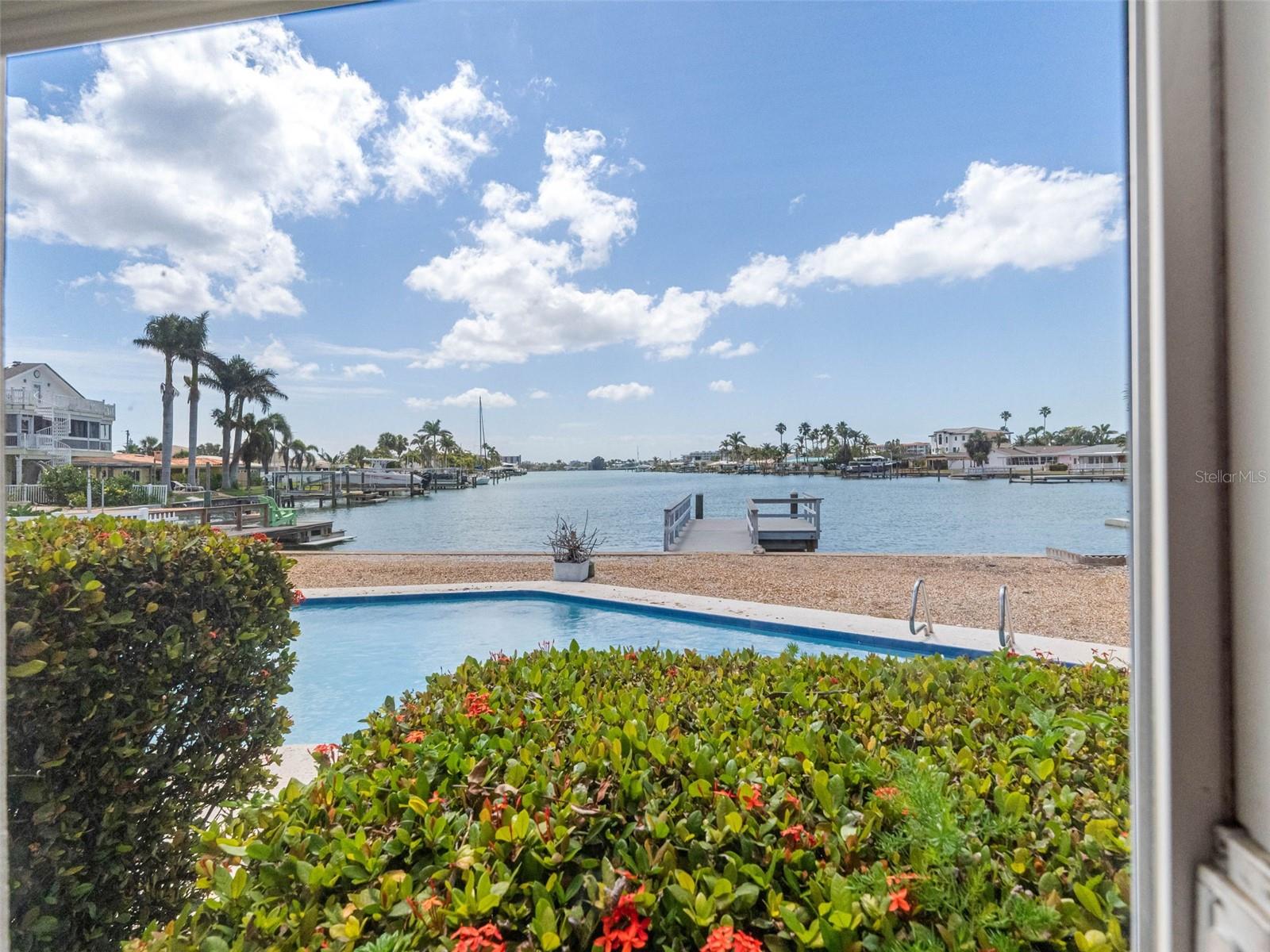 Listing photo id 13 for 455 115th Avenue