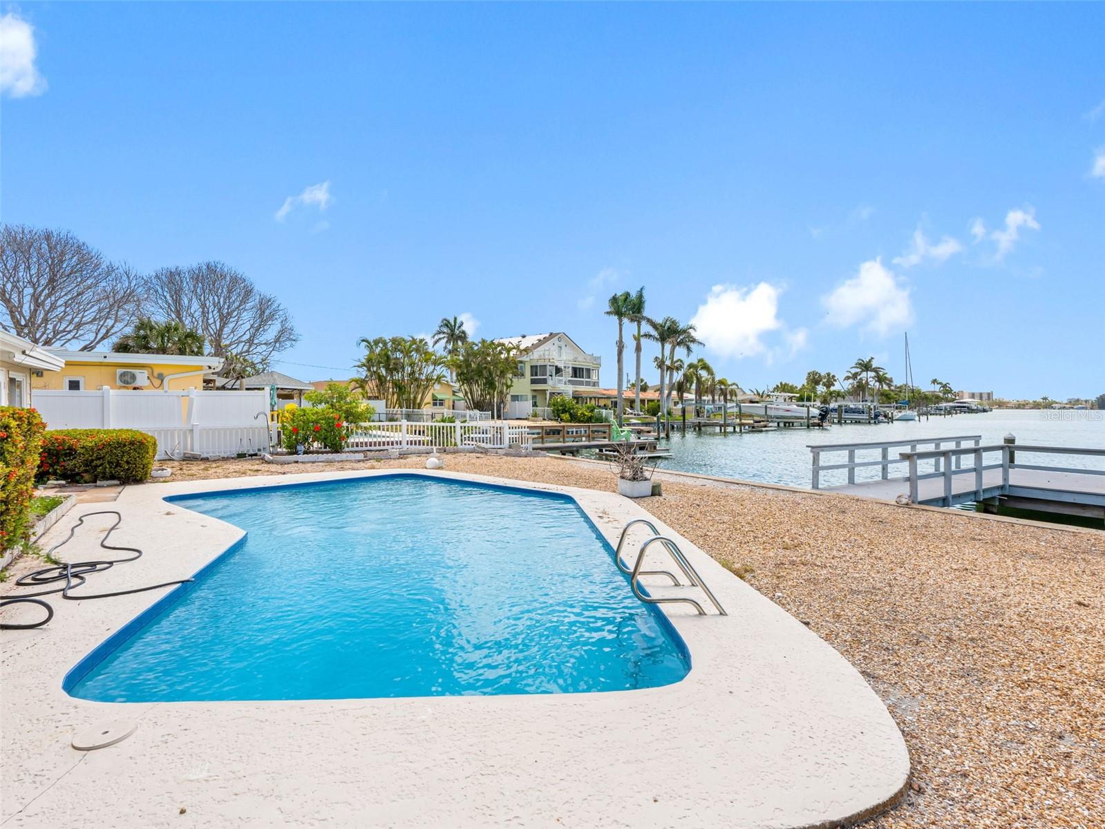 Listing photo id 17 for 455 115th Avenue