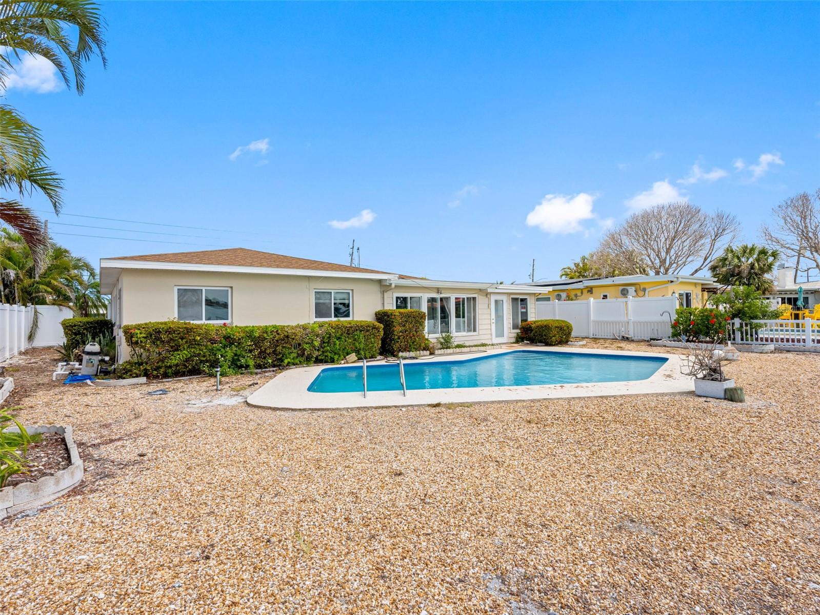 Listing photo id 18 for 455 115th Avenue