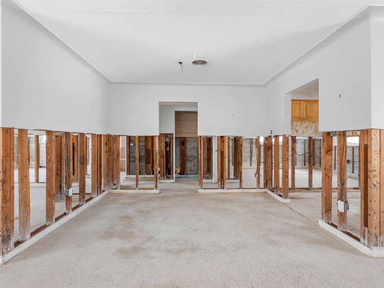 Listing photo id 19 for 455 115th Avenue