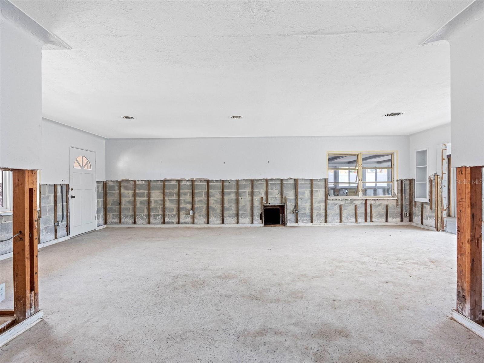 Listing photo id 24 for 455 115th Avenue
