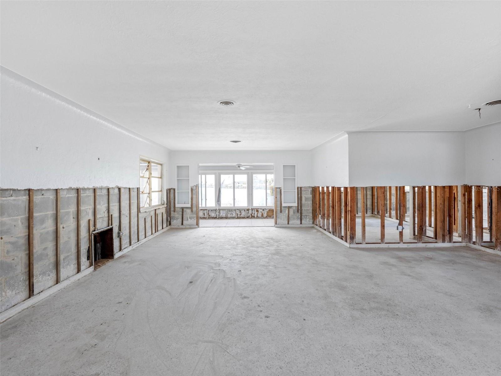 Listing photo id 7 for 455 115th Avenue
