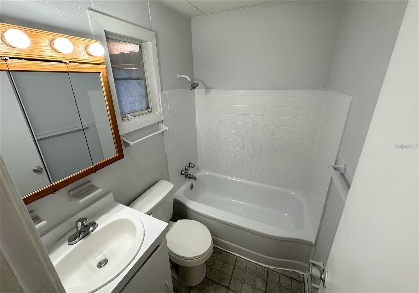 Image 19 of 34 For 2800 Dartmouth Avenue N 1-2