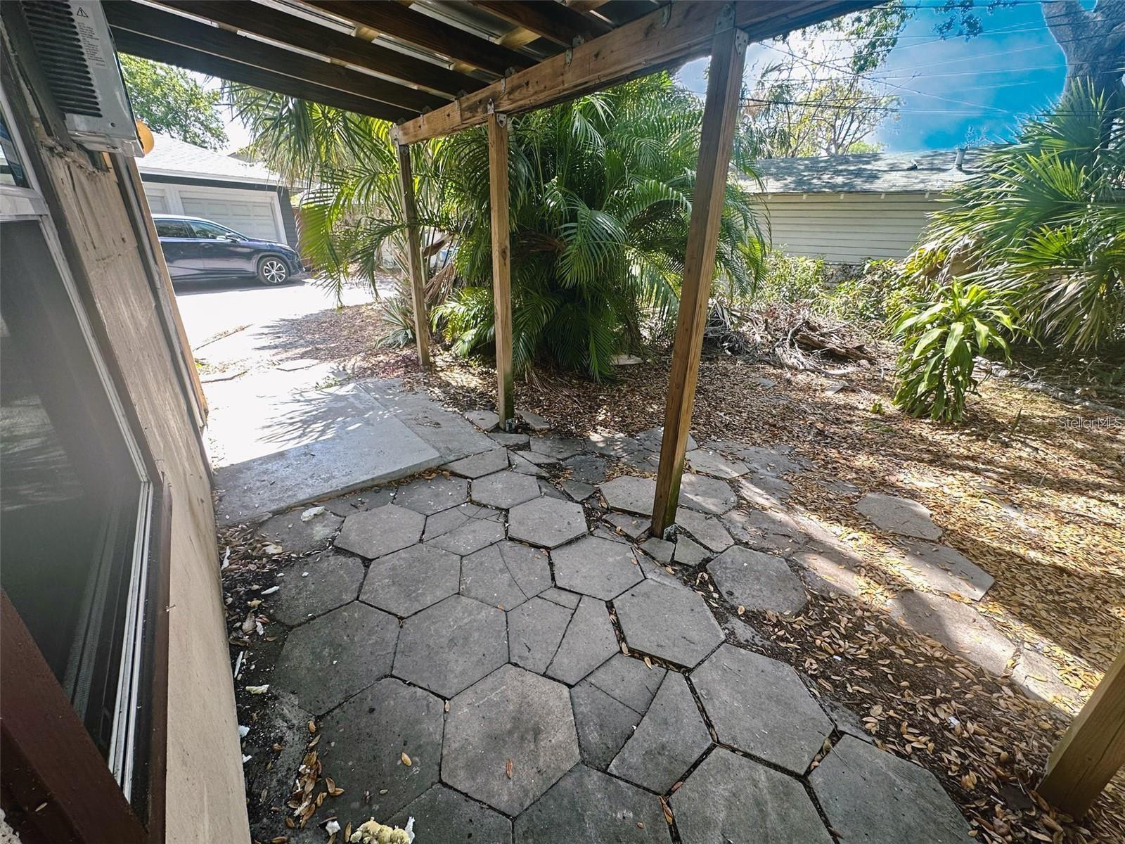 Image 3 of 34 For 2800 Dartmouth Avenue N 1-2