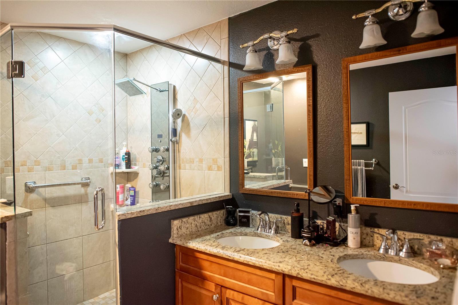 Image 21 of 32 For 750 4th Avenue S 403c