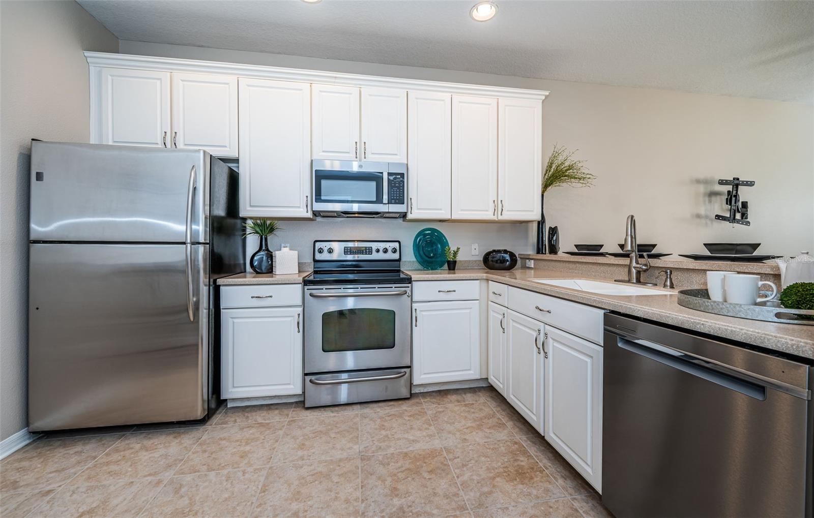 Image 14 of 64 For 11833 Castine Street