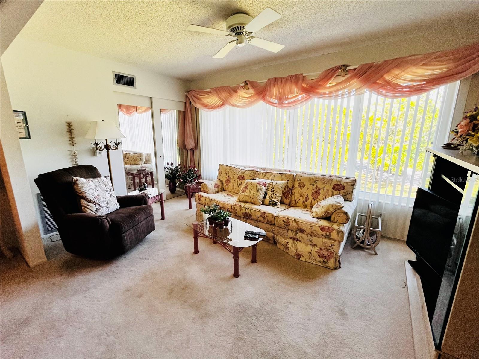 Image 18 of 41 For 2340 Grecian Way 56