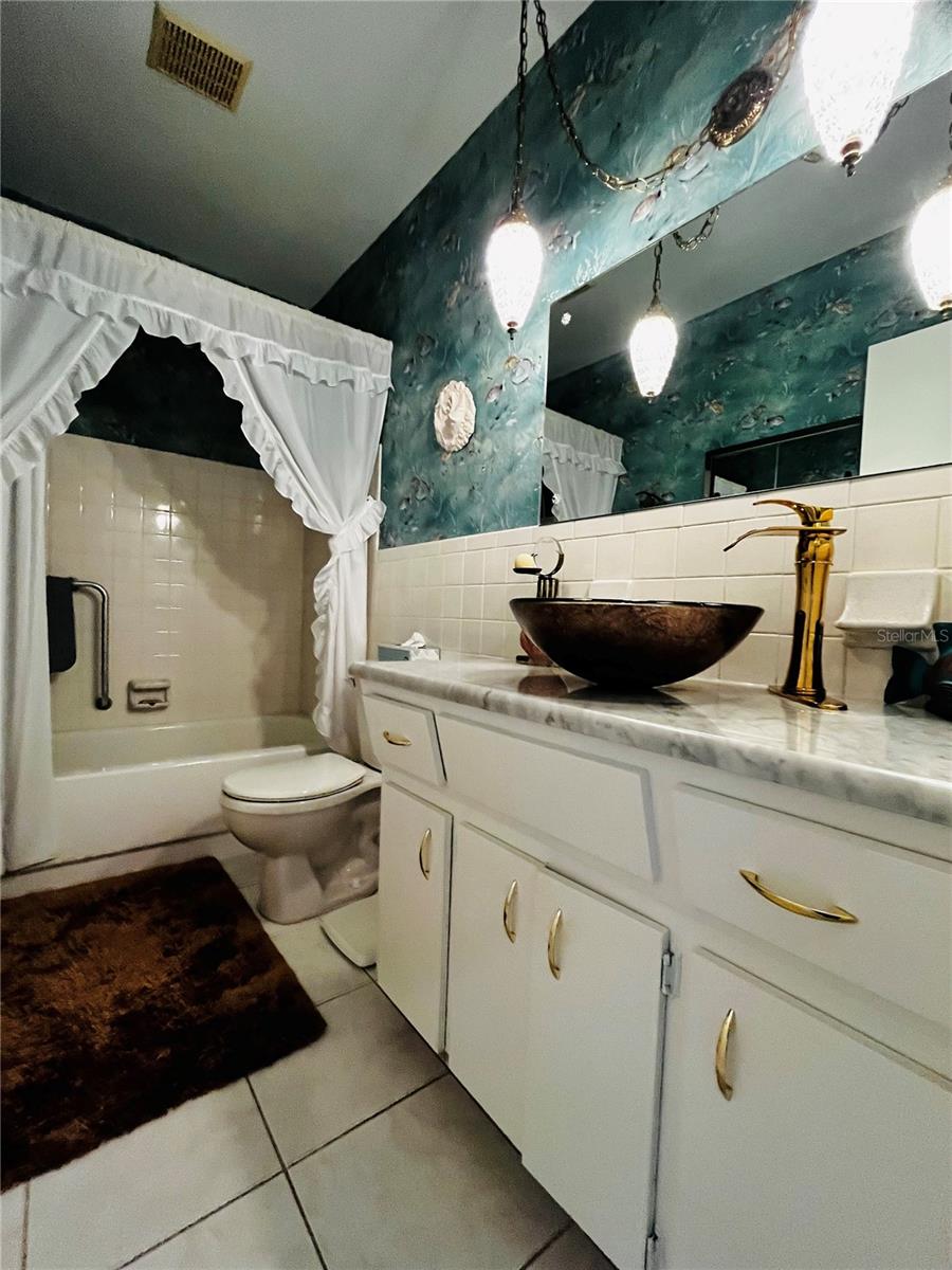 Image 23 of 41 For 2340 Grecian Way 56