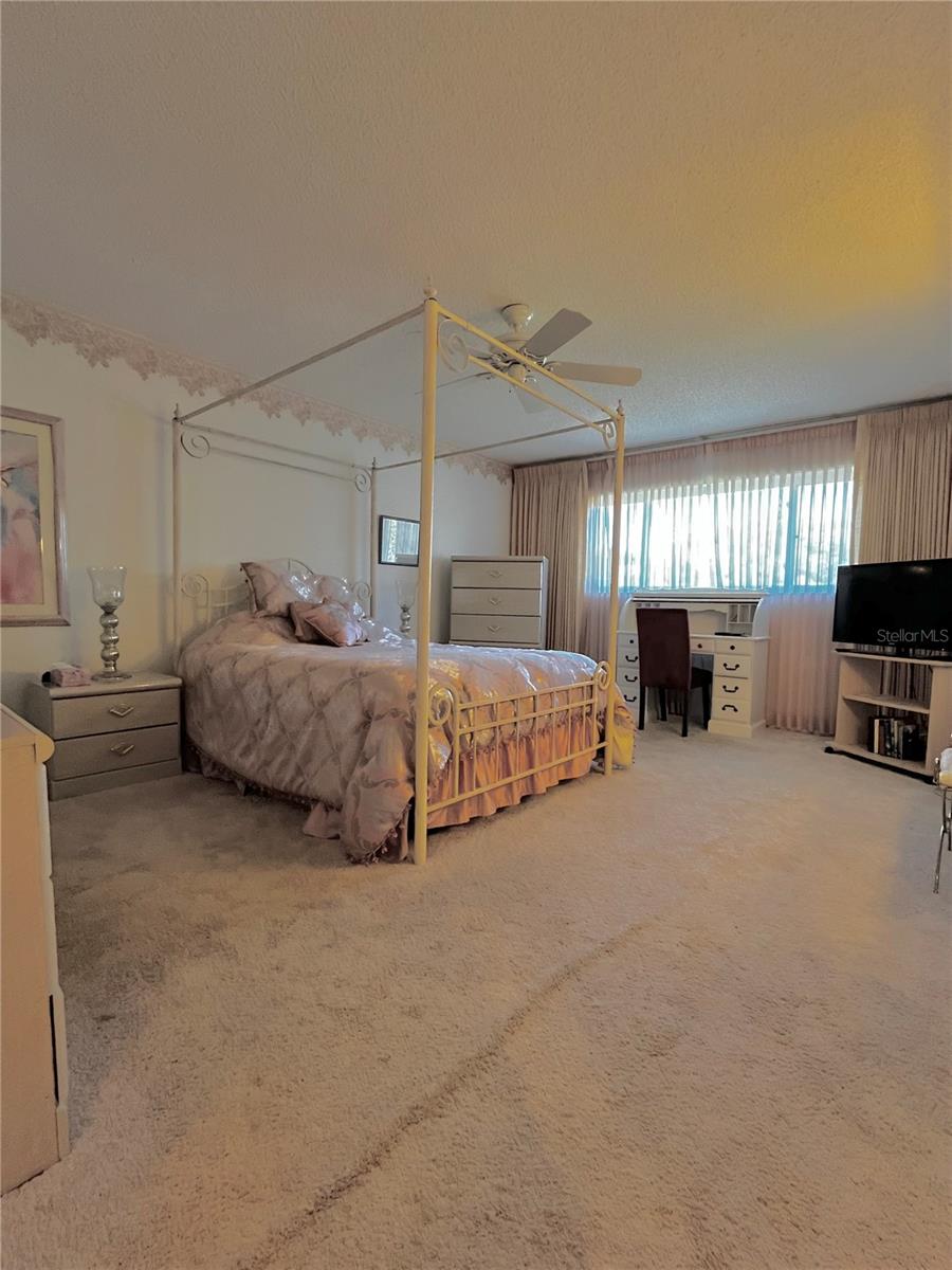 Image 27 of 41 For 2340 Grecian Way 56