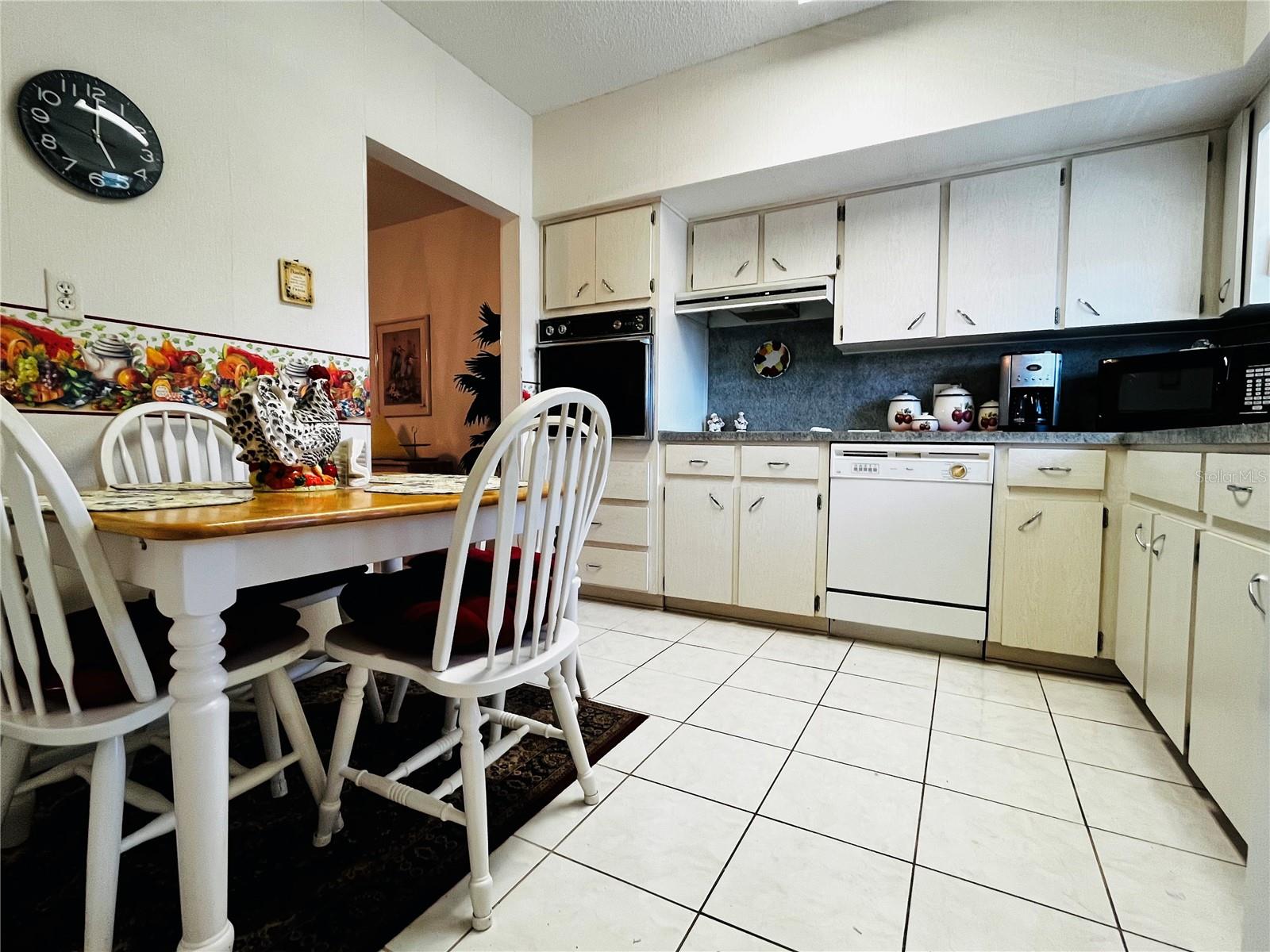 Image 5 of 41 For 2340 Grecian Way 56