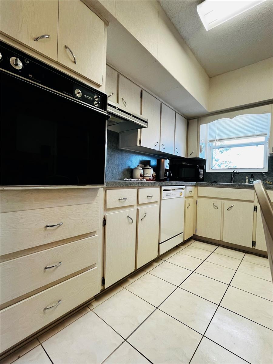 Image 7 of 41 For 2340 Grecian Way 56