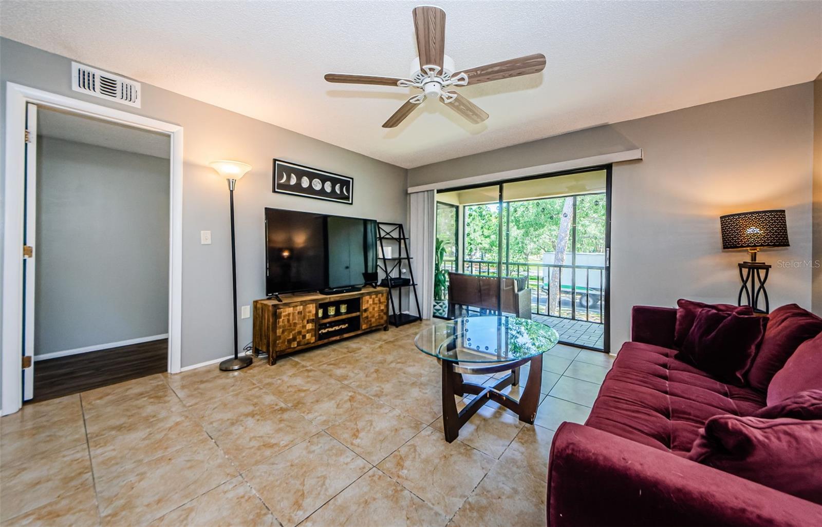 Image 8 of 44 For 124 Nina Way 24