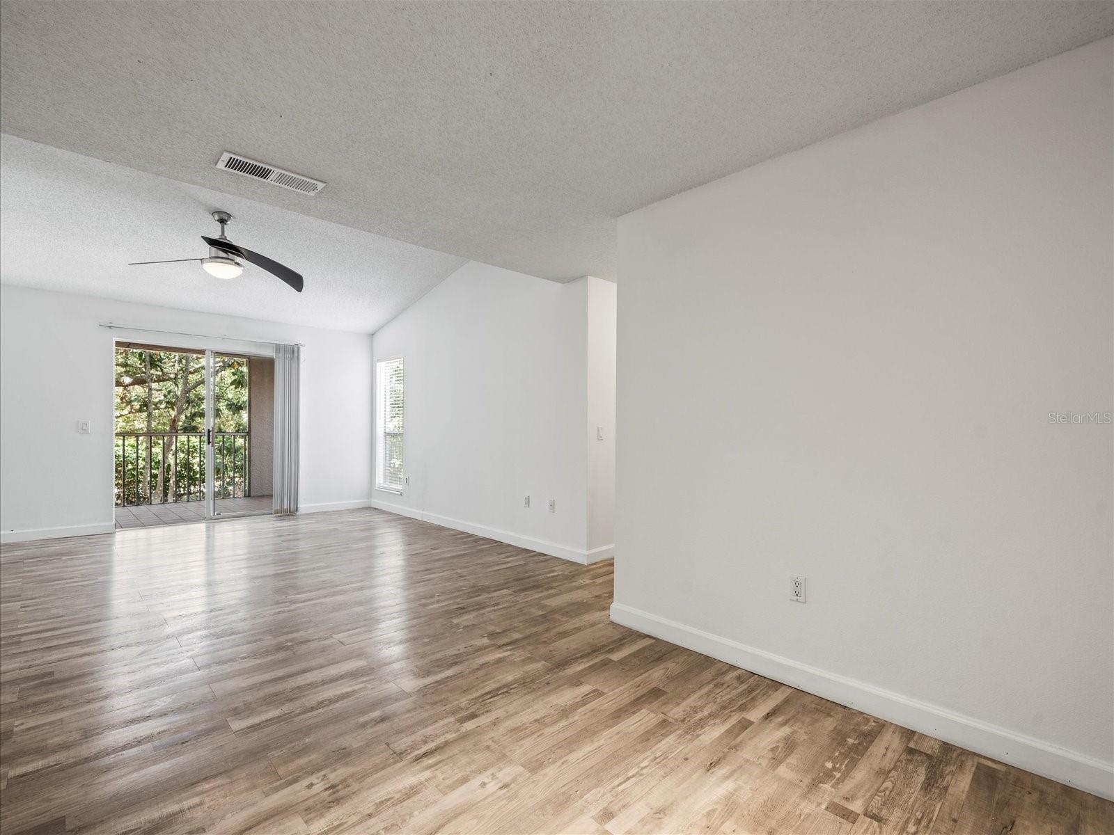 Listing photo id 8 for 9481 Highland Oak Dr Drive 508