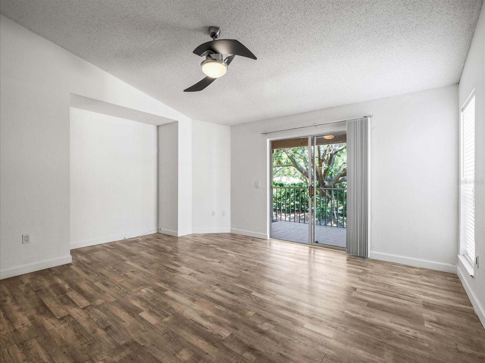 Listing photo id 10 for 9481 Highland Oak Dr Drive 508