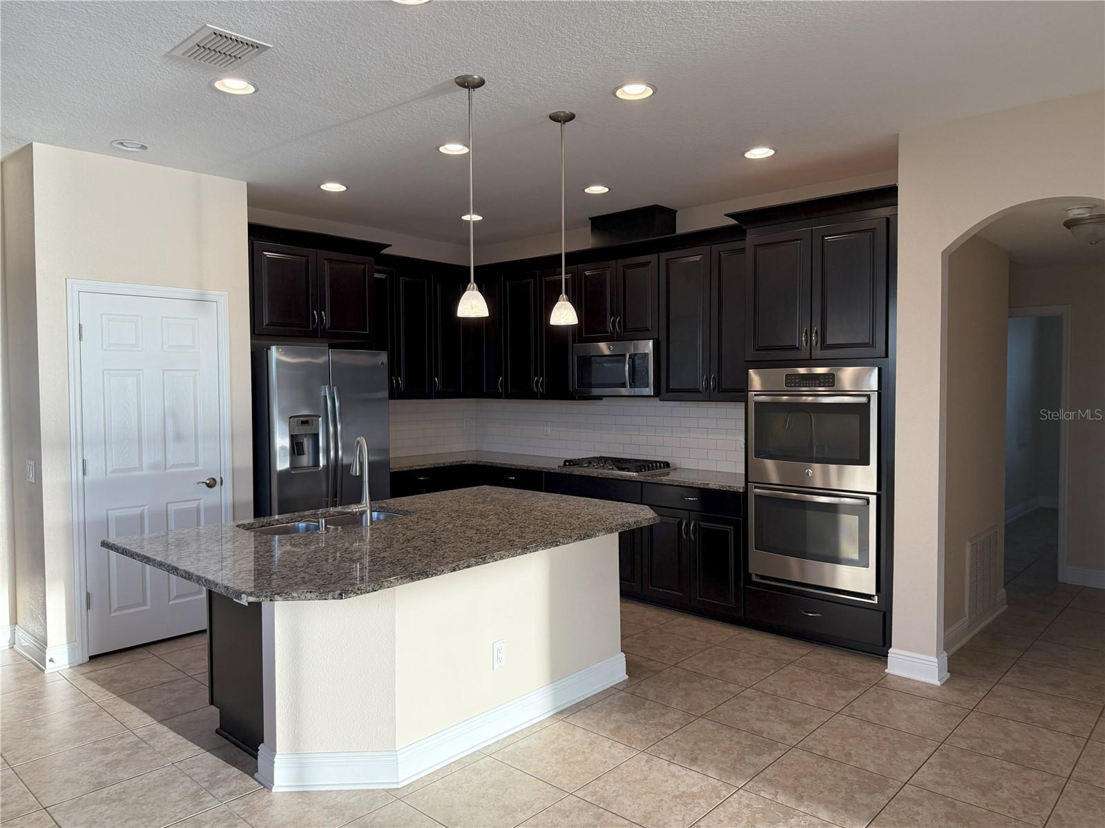 Listing photo id 2 for 19514 Sea Myrtle Way