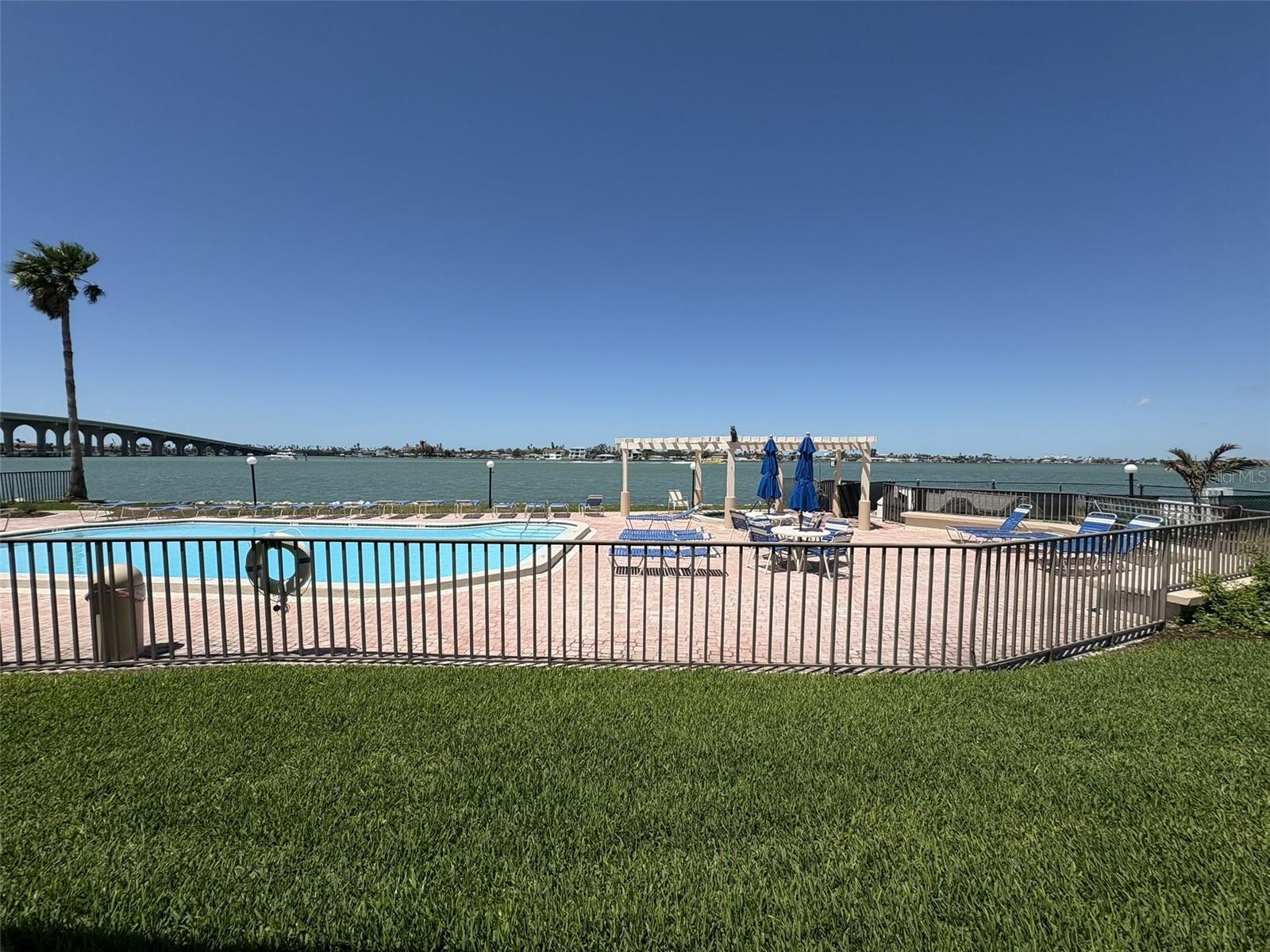 Image 7 of 50 For 6279 Sun Boulevard 103