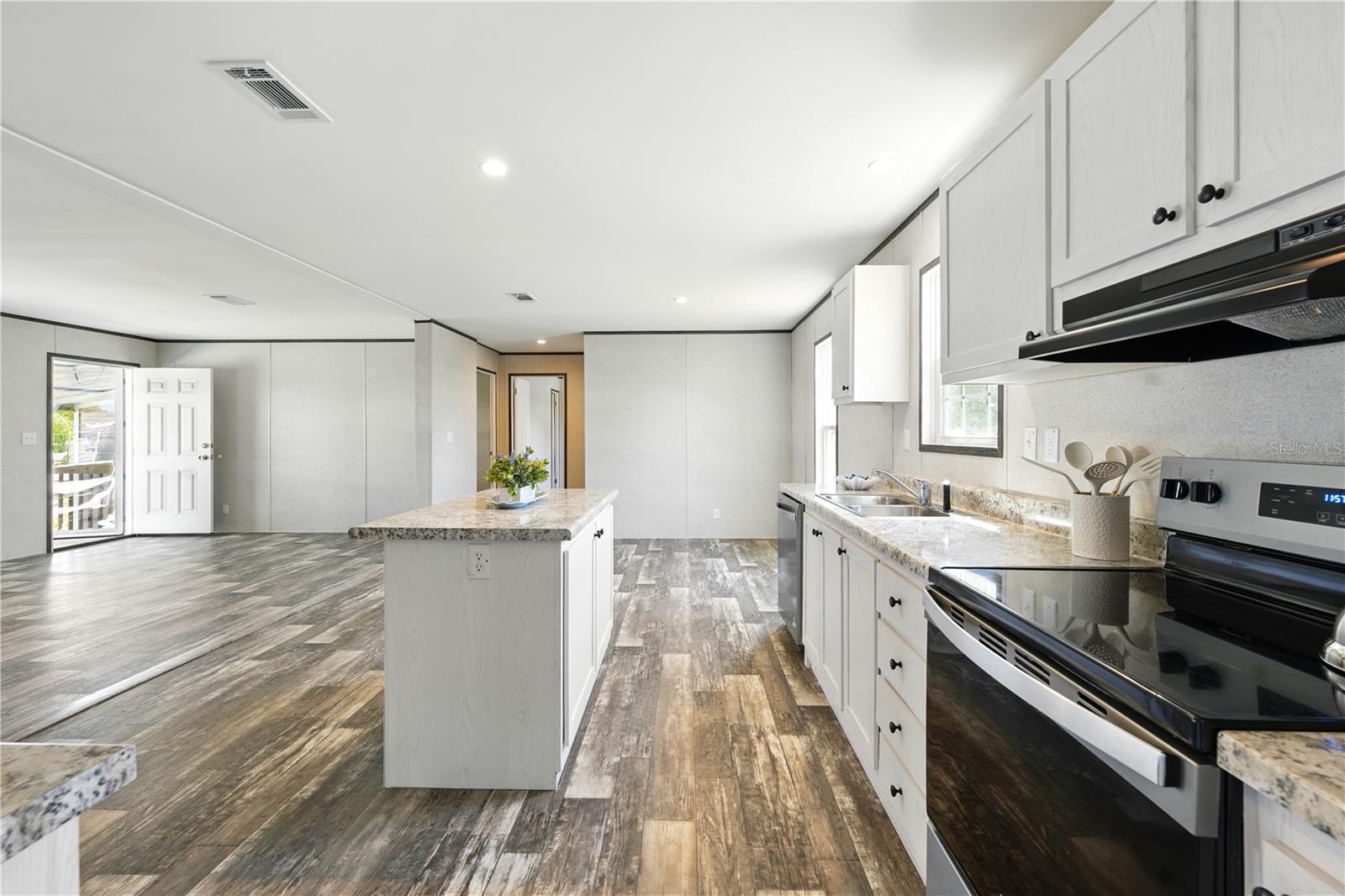 Image 12 of 44 For 14383 Dehaven Avenue