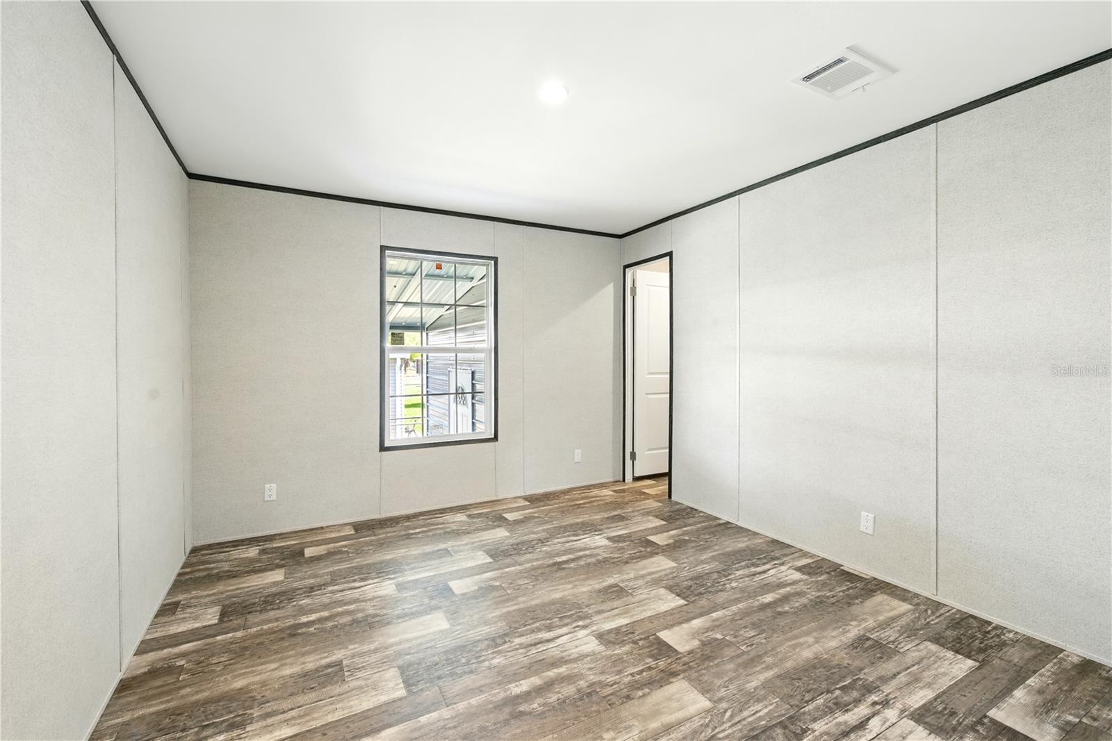 Image 18 of 44 For 14383 Dehaven Avenue