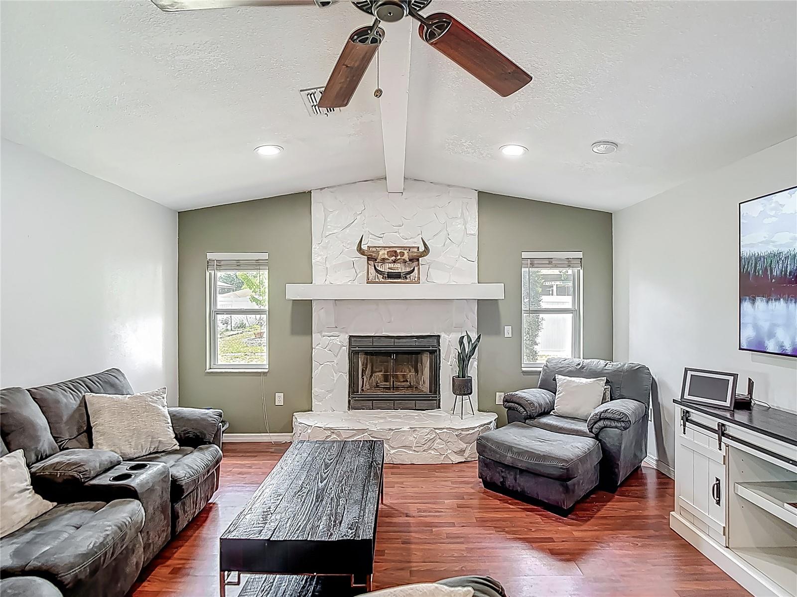 Listing photo id 8 for 12518 Smokey Drive