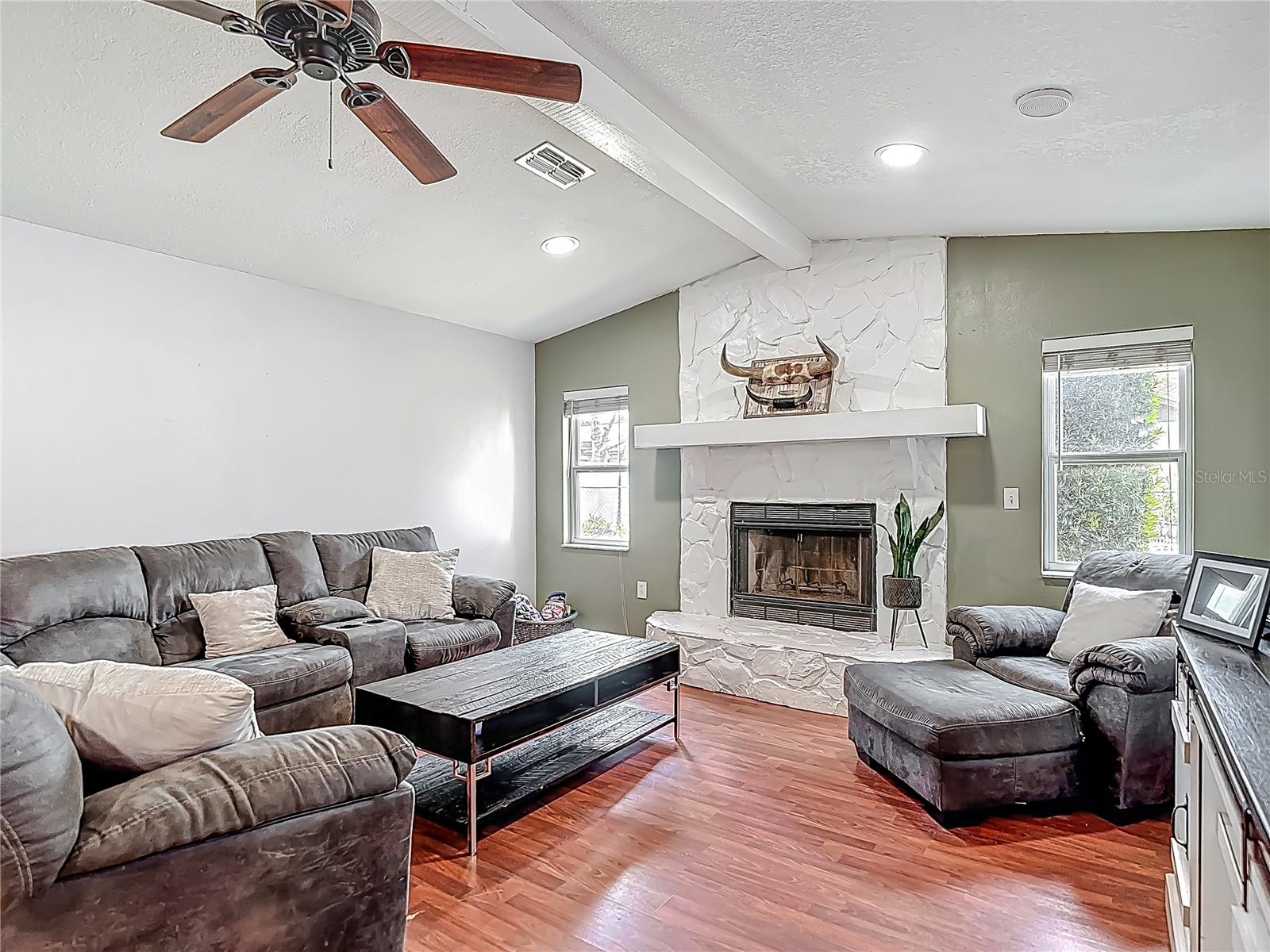 Listing photo id 9 for 12518 Smokey Drive