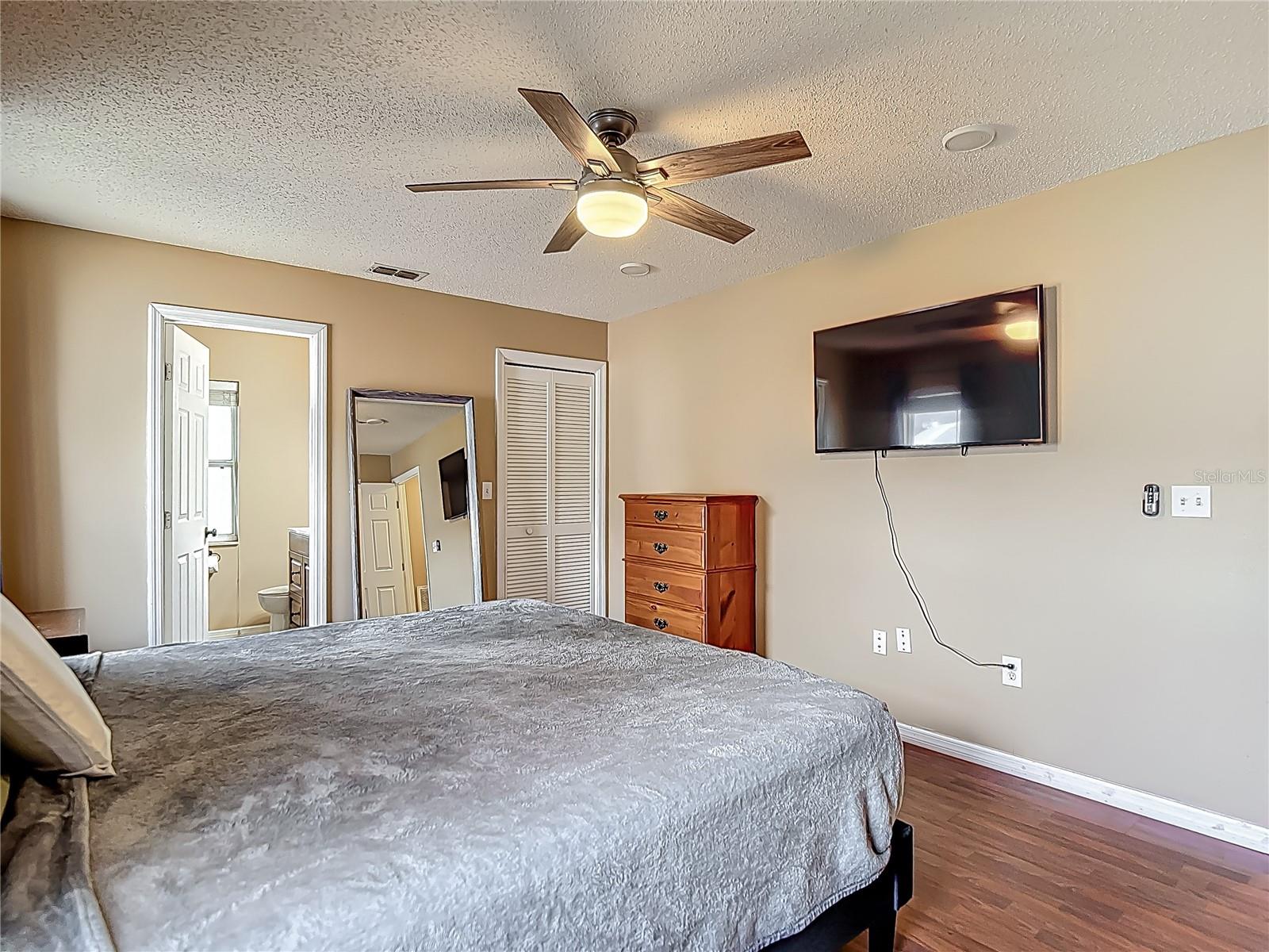 Listing photo id 12 for 12518 Smokey Drive