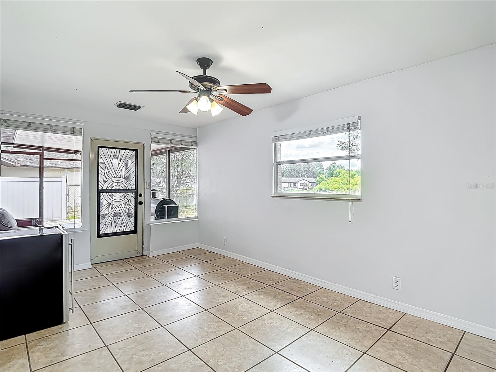 Listing photo id 18 for 12518 Smokey Drive