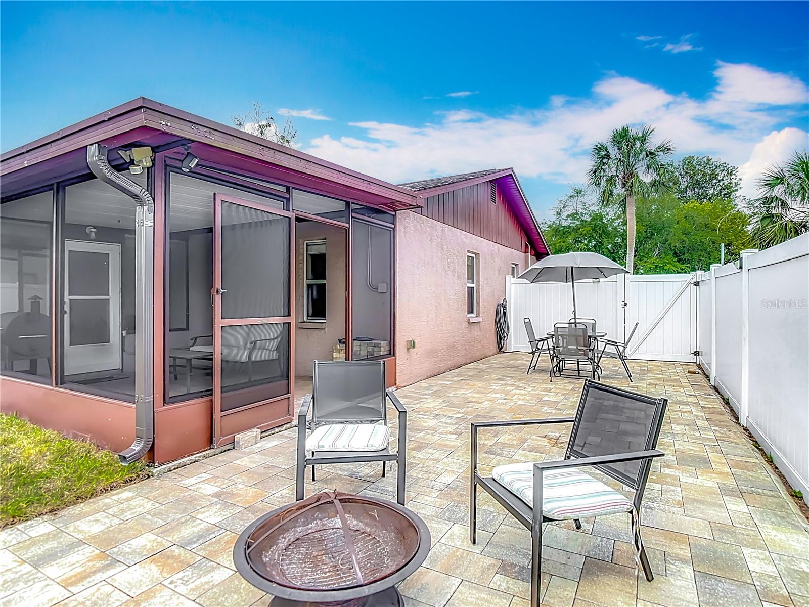 Listing photo id 21 for 12518 Smokey Drive