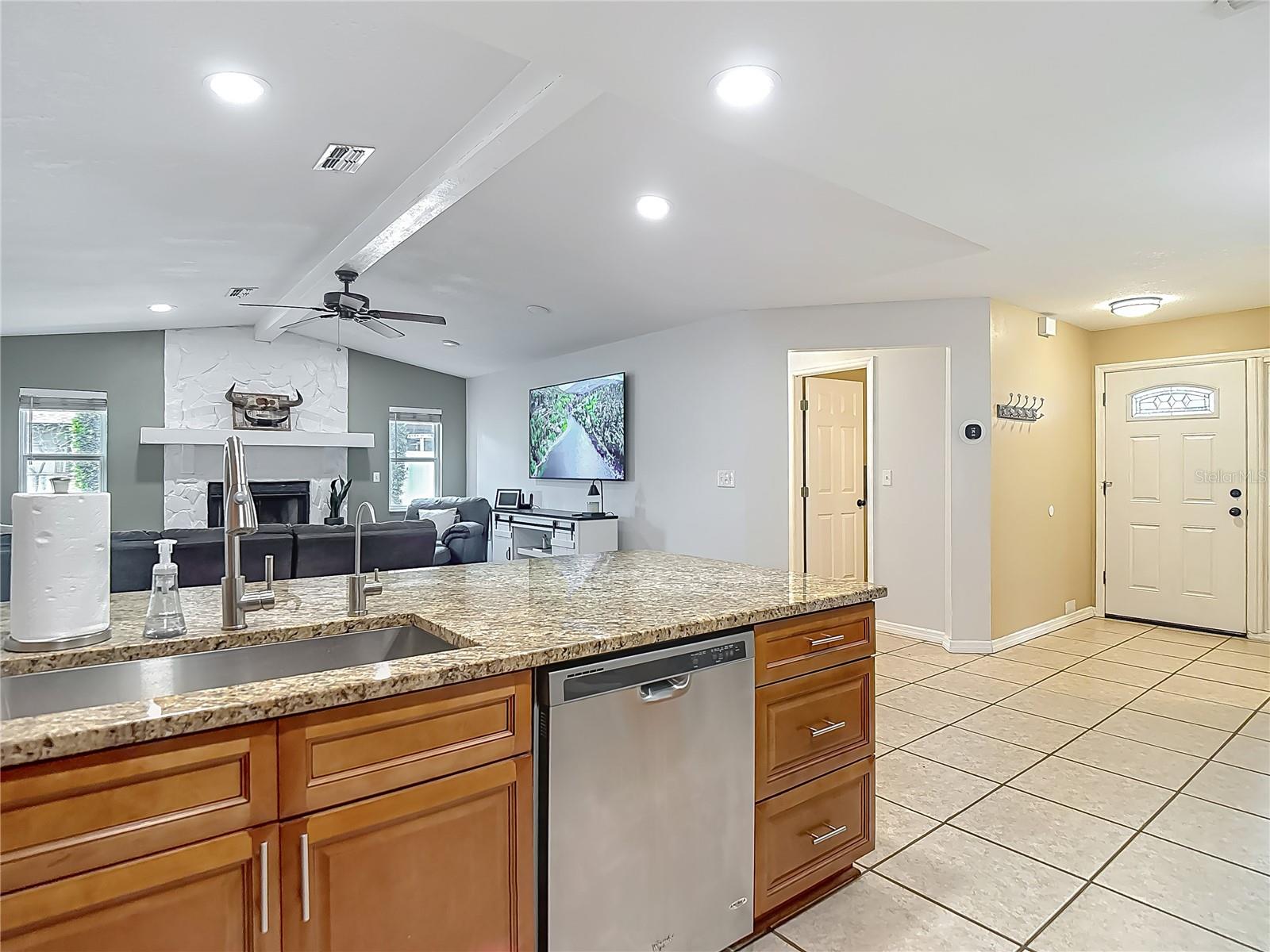 Listing photo id 5 for 12518 Smokey Drive