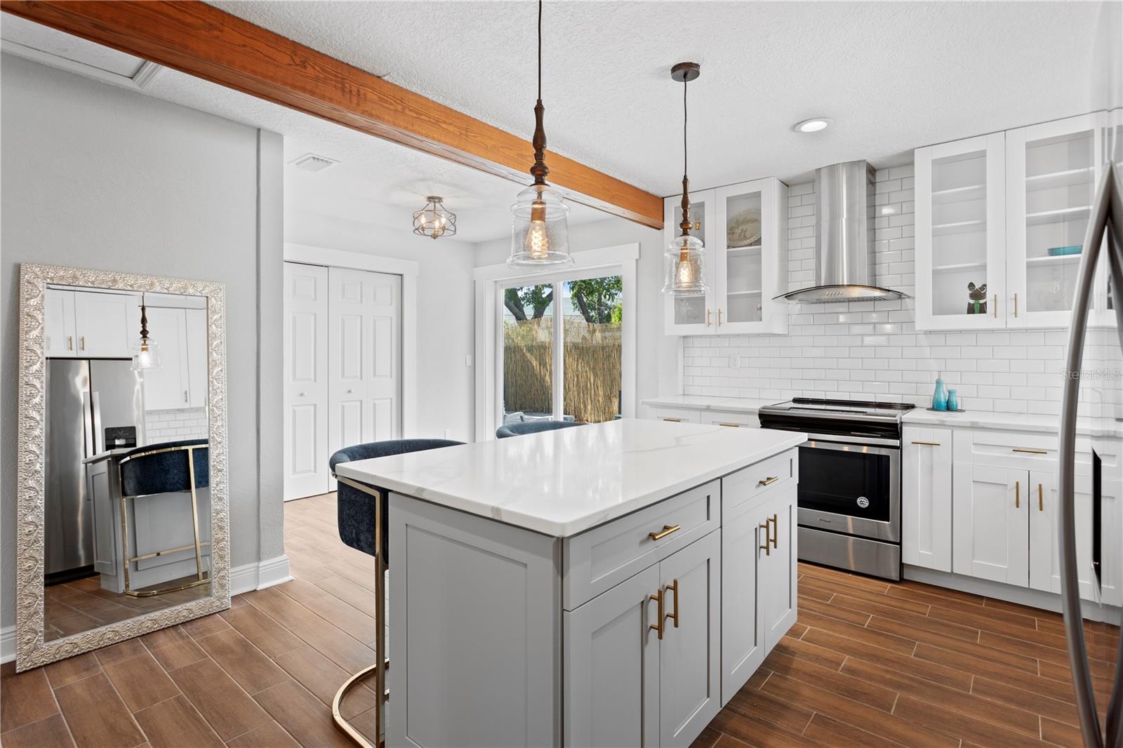 Listing photo id 10 for 4003 Lemon Street