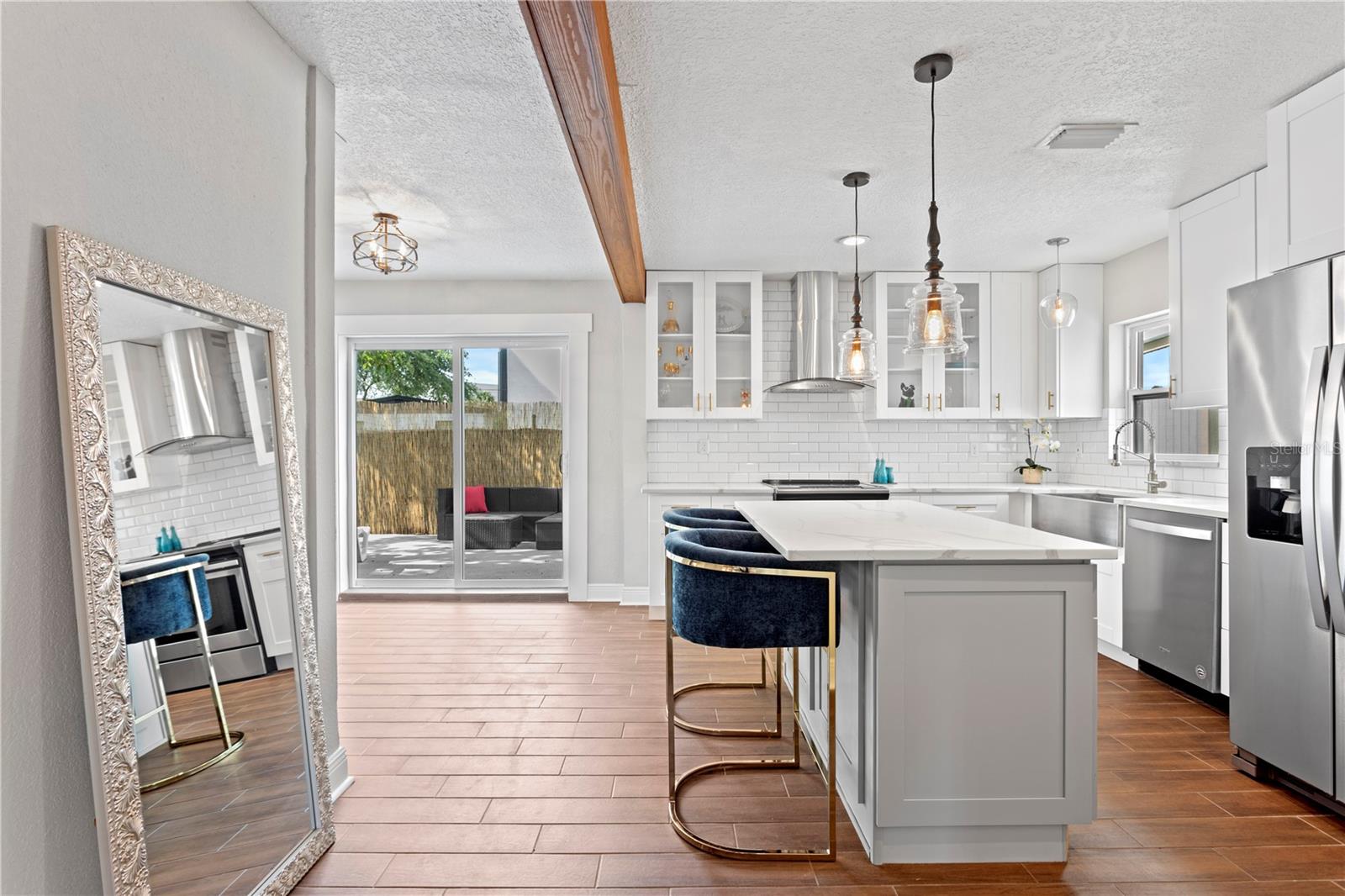 Listing photo id 12 for 4003 Lemon Street