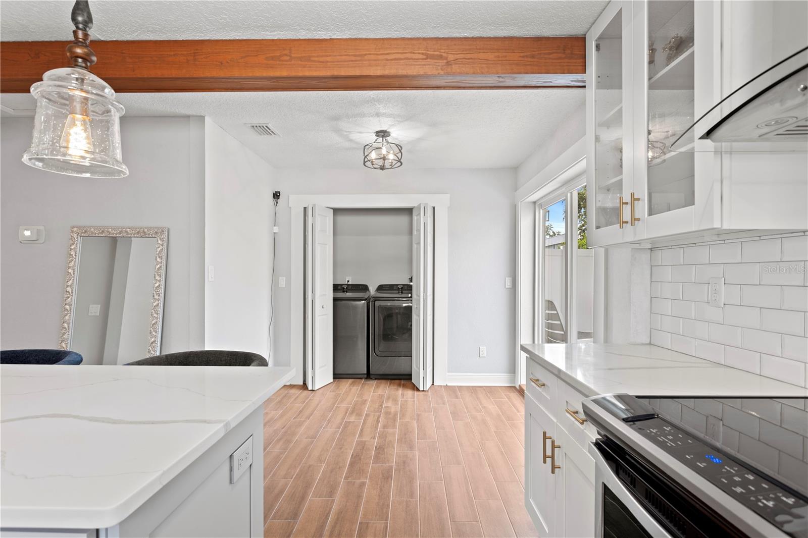 Listing photo id 13 for 4003 Lemon Street