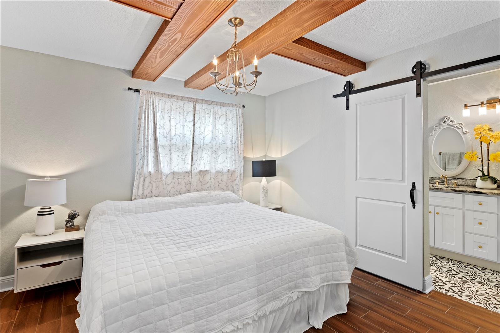Listing photo id 17 for 4003 Lemon Street