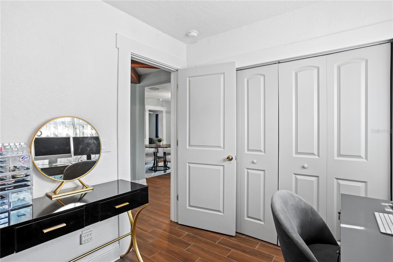 Listing photo id 20 for 4003 Lemon Street