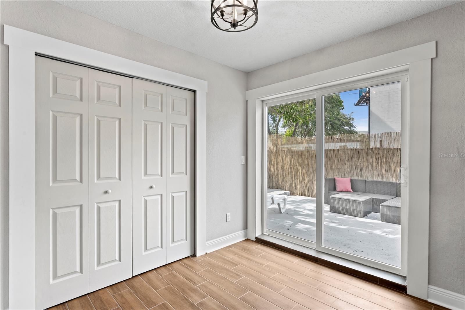 Listing photo id 24 for 4003 Lemon Street